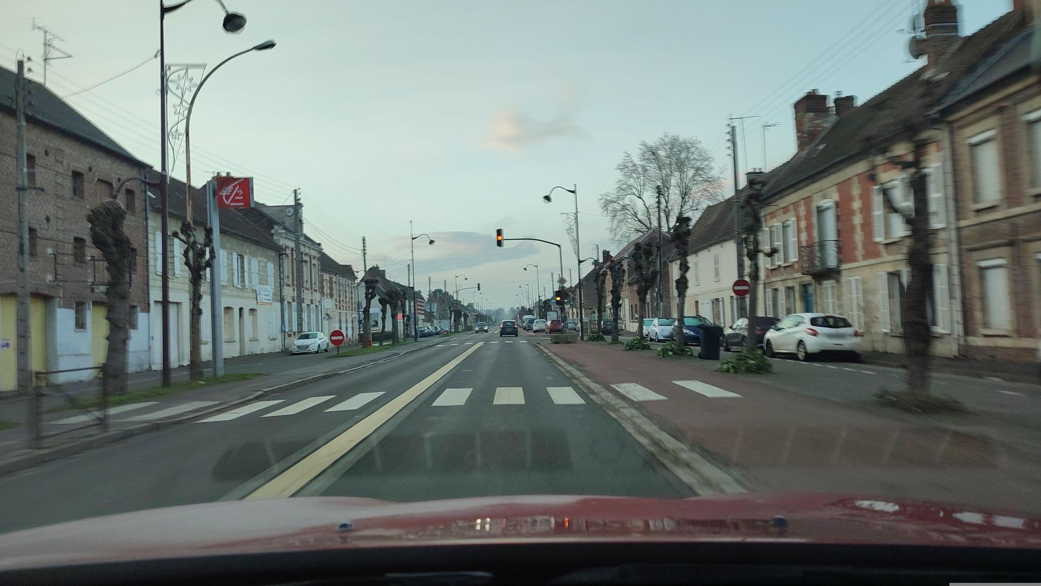 Street view near Les Chambres De Mahe, Estrées-Saint-Denis — © masterofnoroad (CC BY-SA · Mapillary)