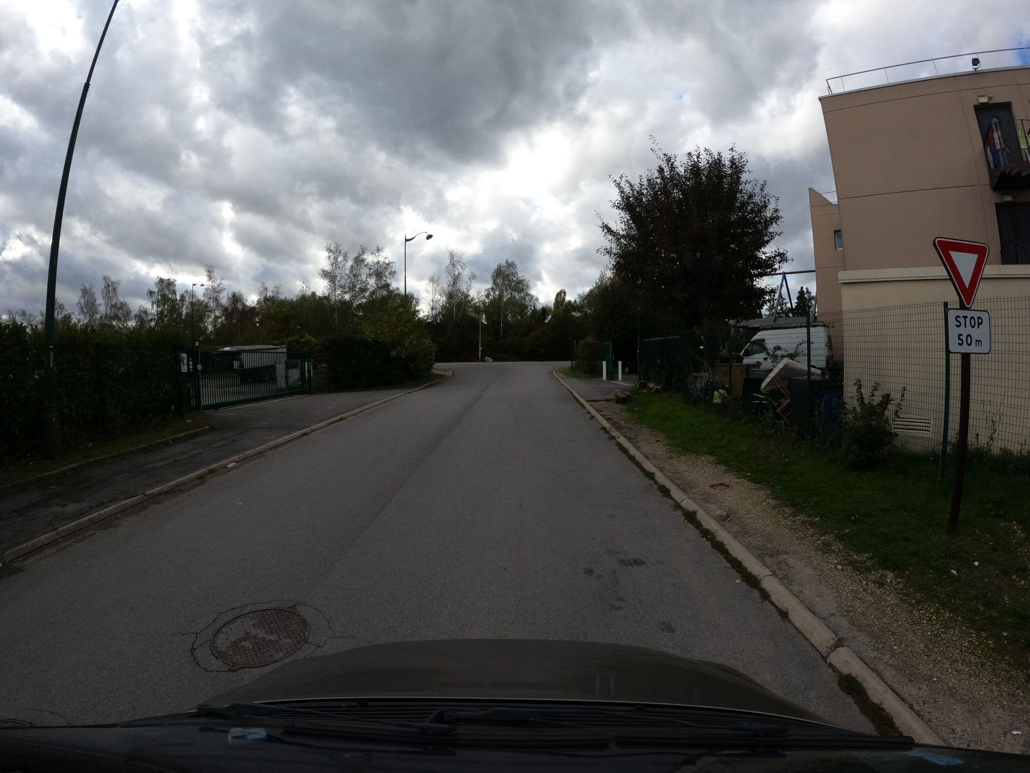 Street view near hotel, Esbly — © stephanep (CC BY-SA · Mapillary)