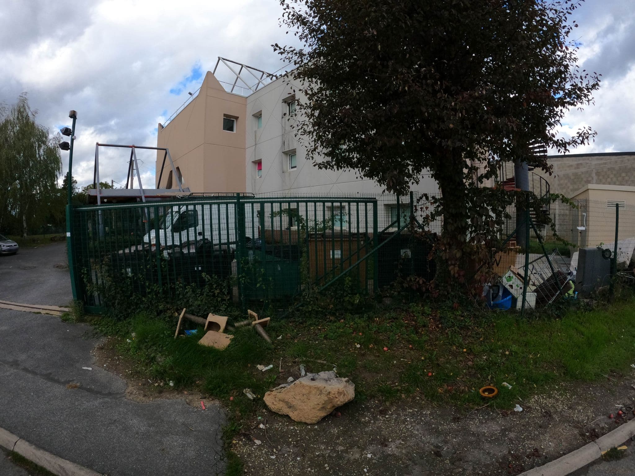 Street view near hotelF1 Marne la Vallée Meaux Esbly, Esbly — © stephanep (CC BY-SA · Mapillary)