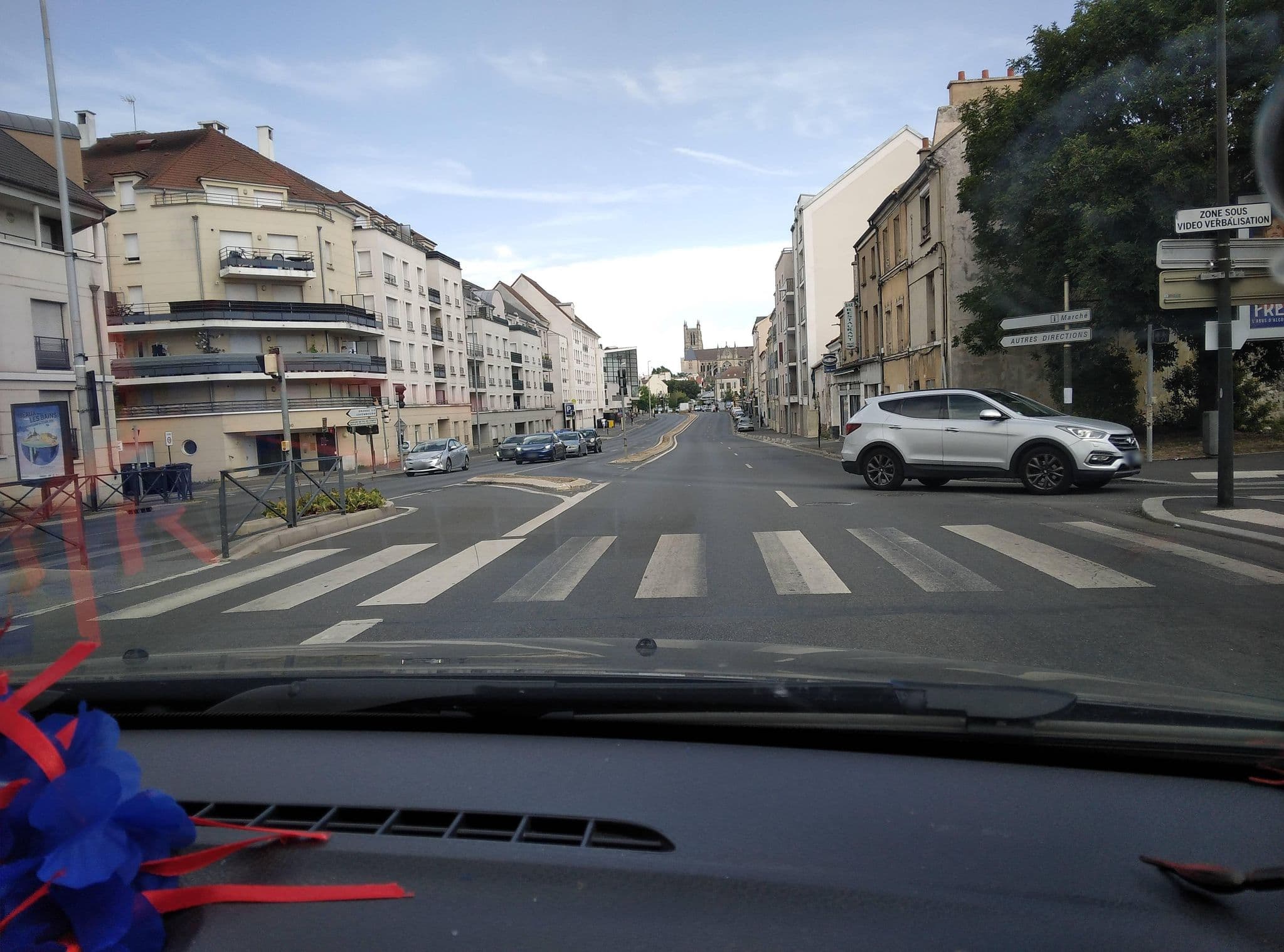 Street view near Appartement Cosy, Meaux — © didoudidi77 (CC BY-SA · Mapillary)
