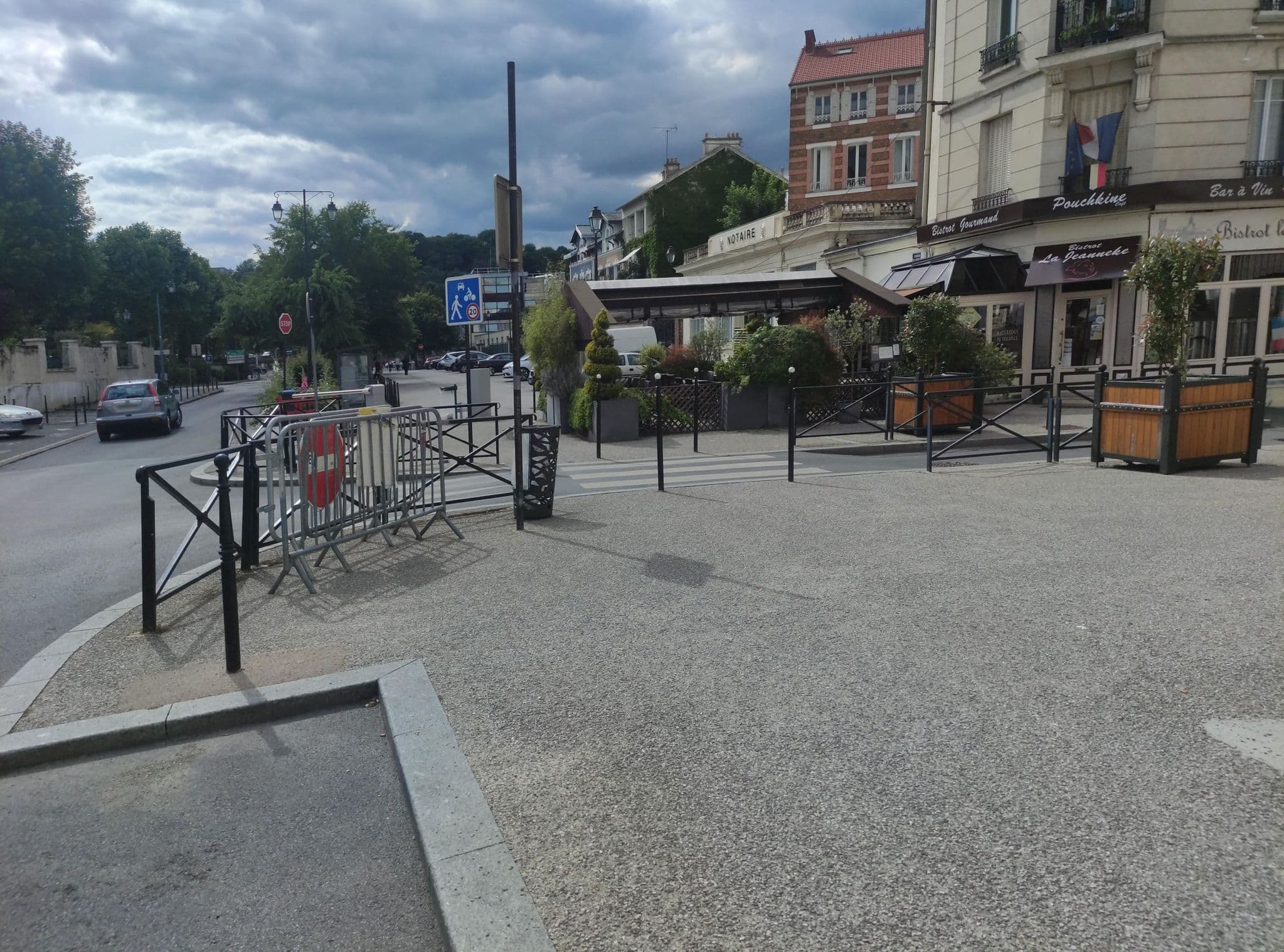 Street view near TUI STORE, Meaux — © KoshoNSA (CC BY-SA · Mapillary)