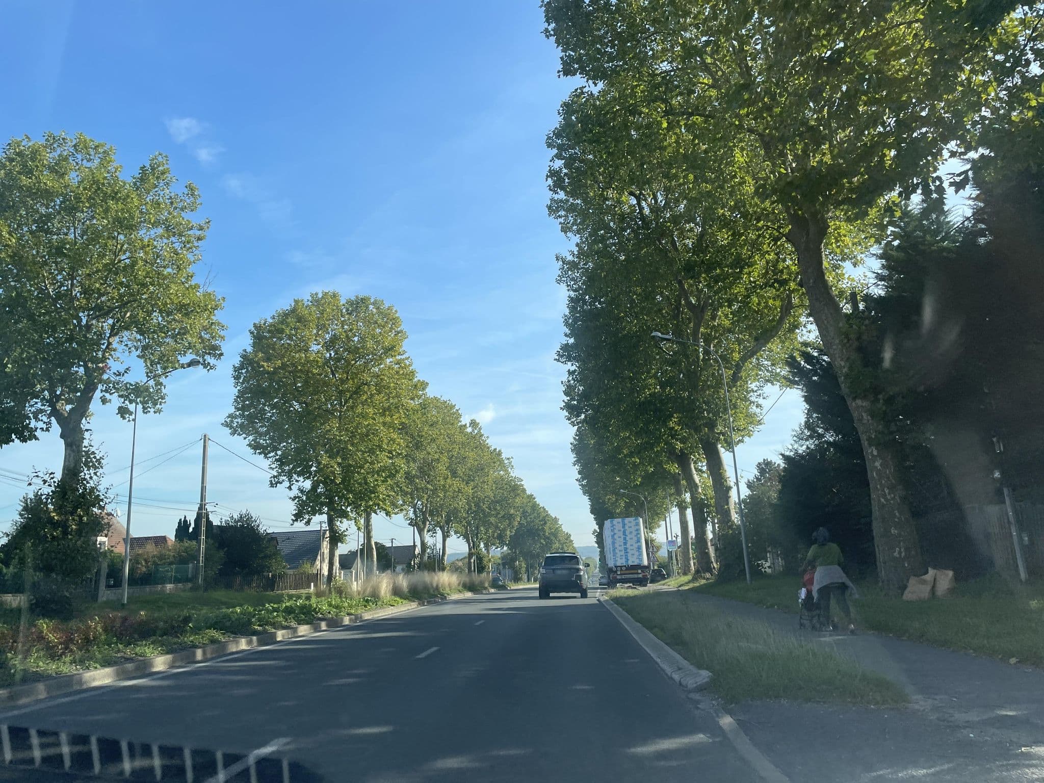 Street view near L'Etape Meldoise, Trilport — © zlitus (CC BY-SA · Mapillary)