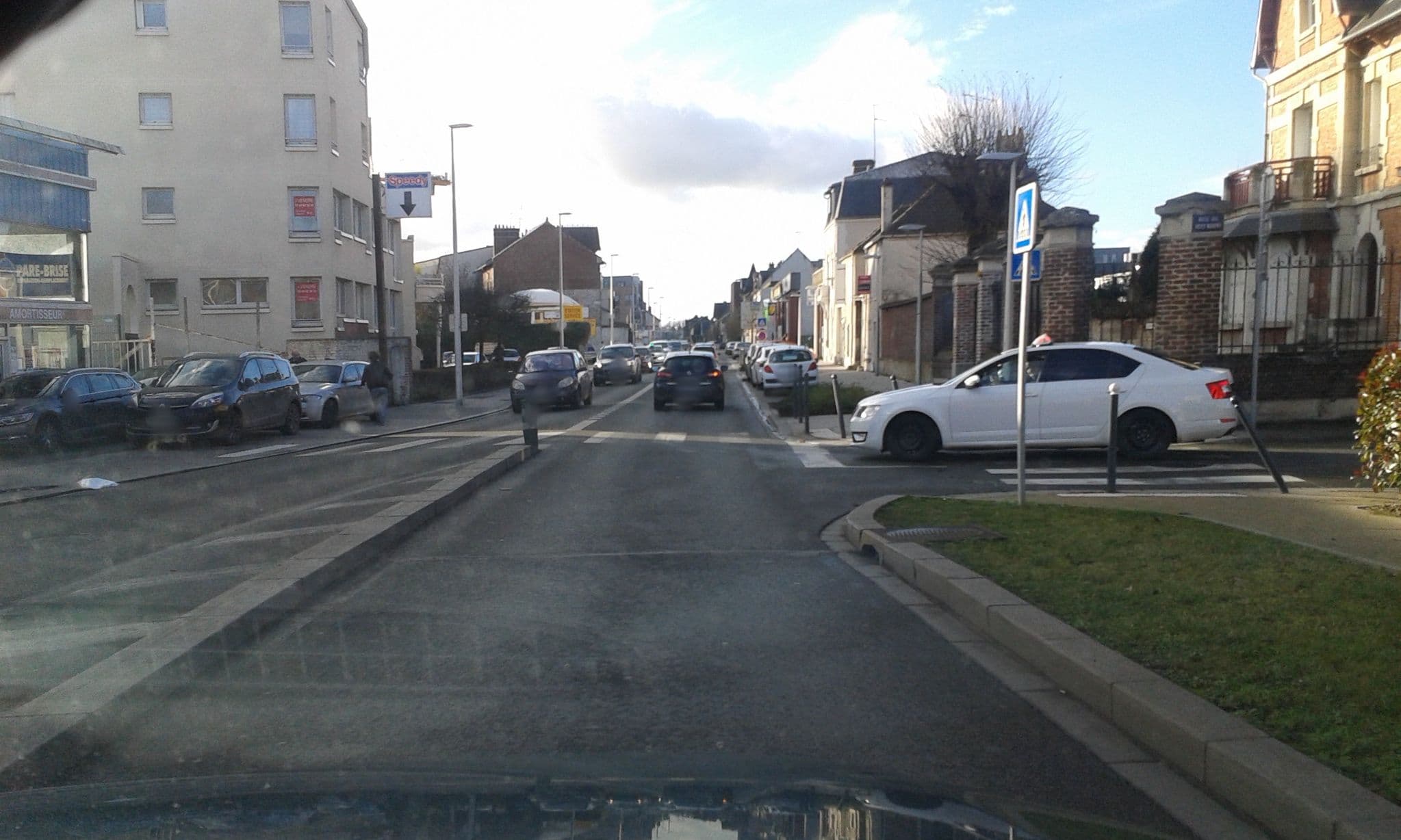 Street view near Bar la Maison Bleue, Compiègne — © df45 (CC BY-SA · Mapillary)