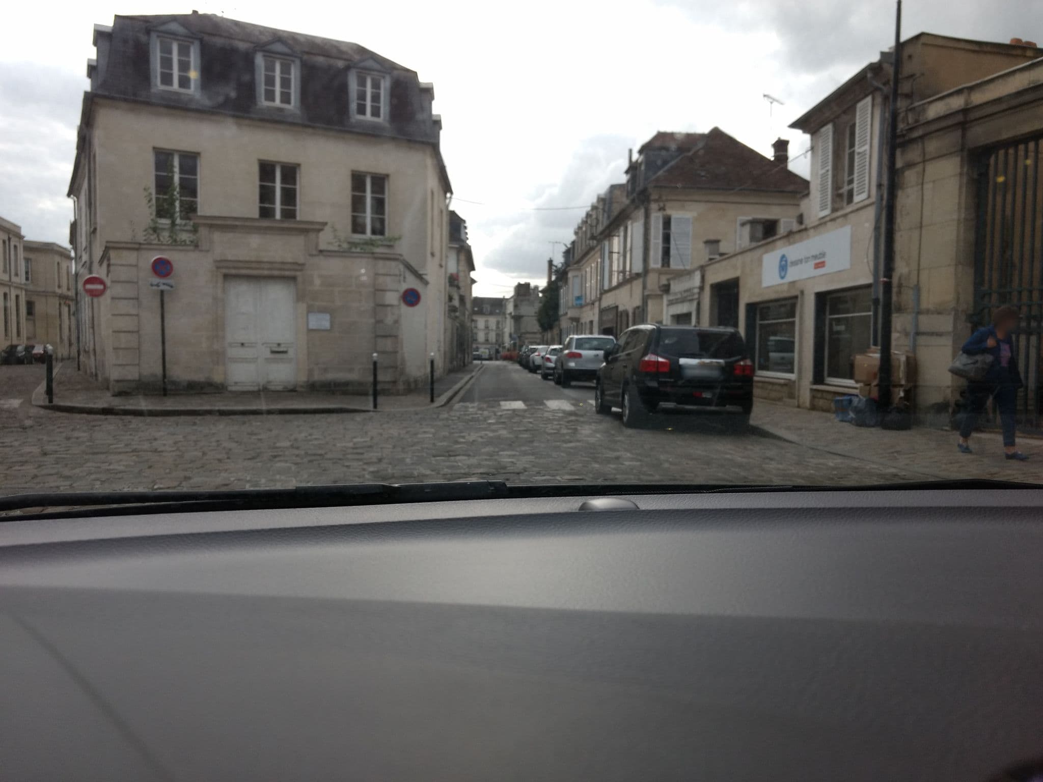 Street view near Du Palais au Jardin, Compiègne — © ga72kud (CC BY-SA · Mapillary)