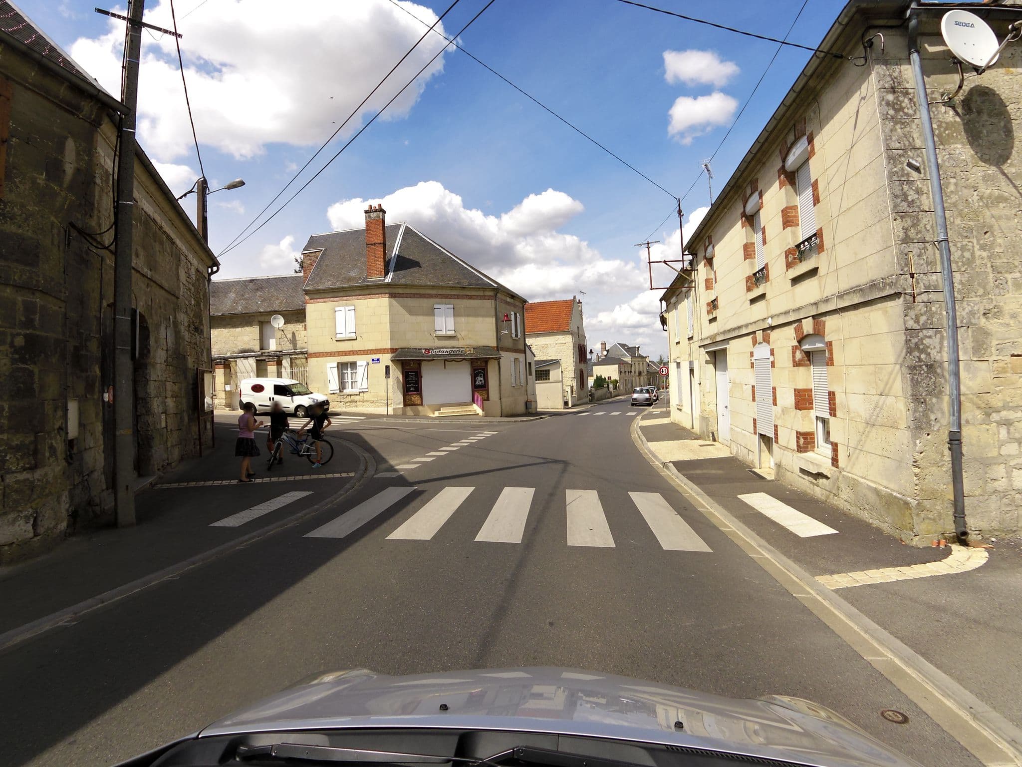 Street view near Bonbon Plume, Courmelles — © zors1843 (CC BY-SA · Mapillary)