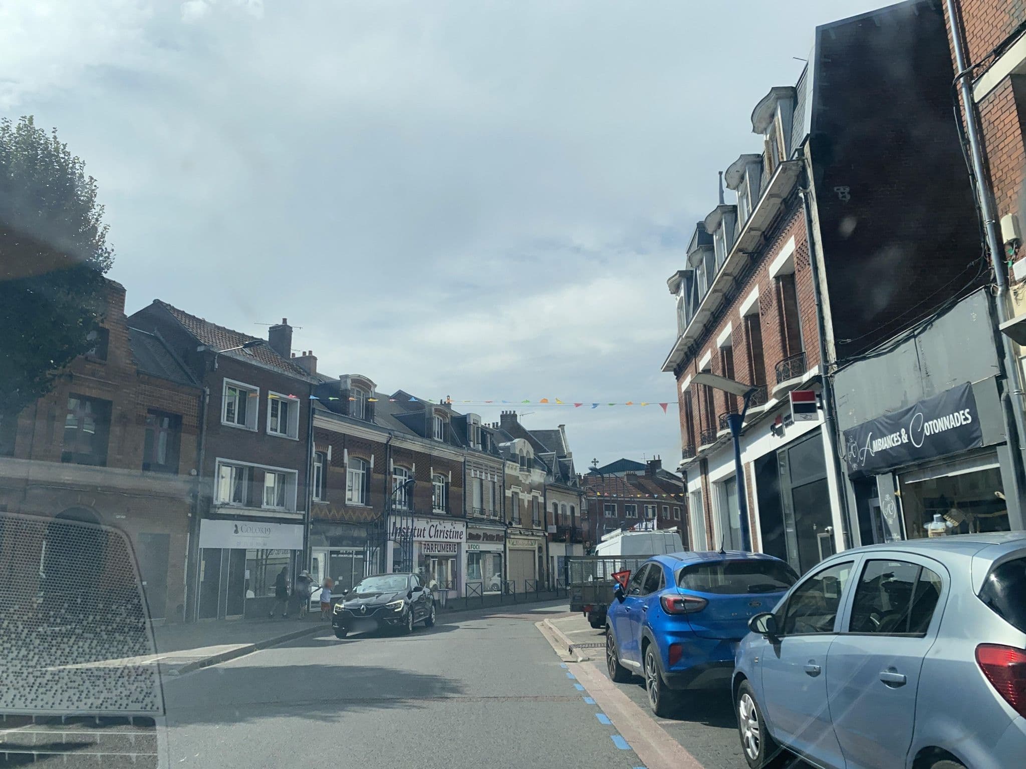Street view near Hôtel Ibis, Albert — © solaur (CC BY-SA · Mapillary)