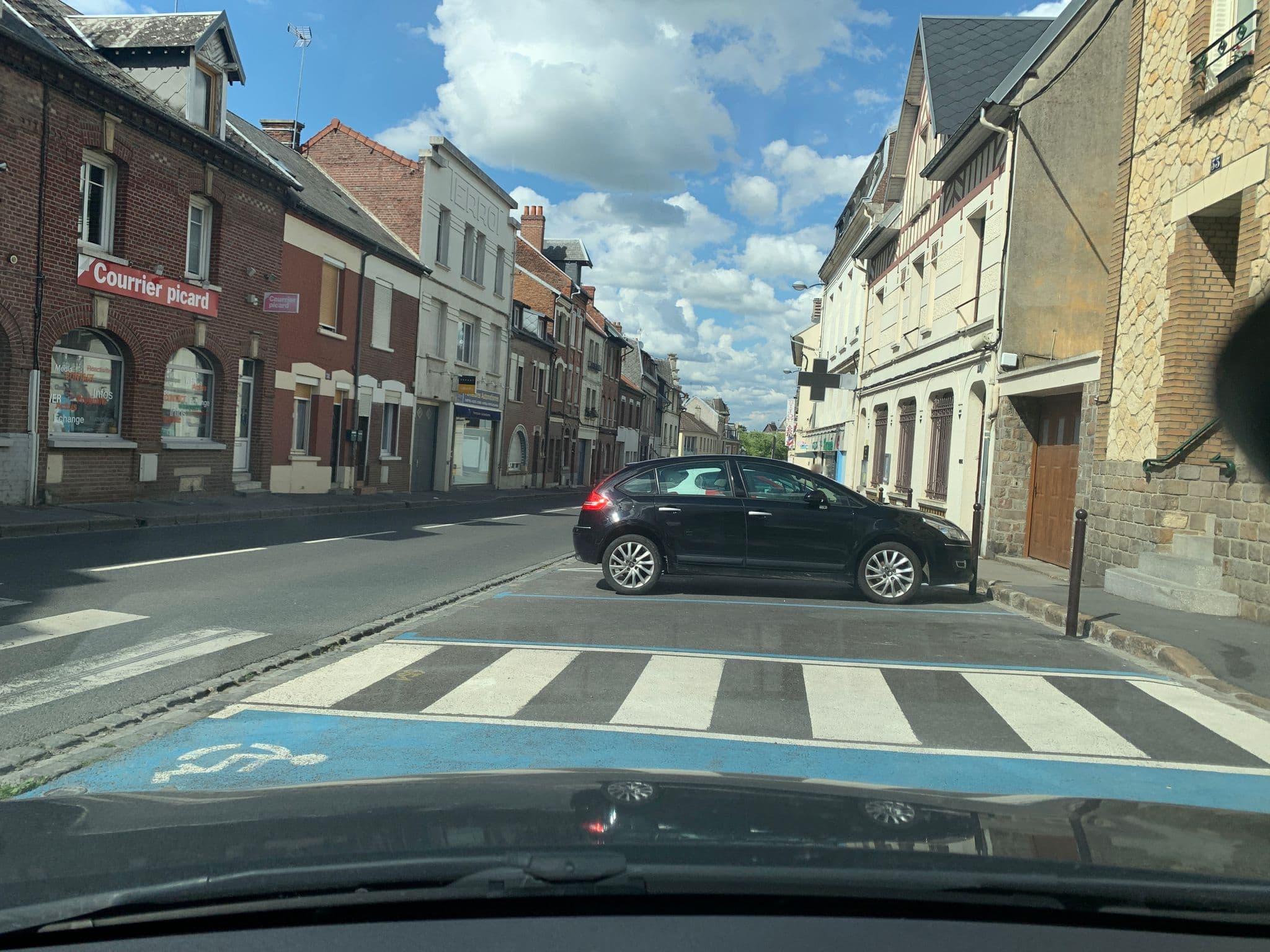 Street view near Hôtel Saint Claude, Péronne — © widowild (CC BY-SA · Mapillary)