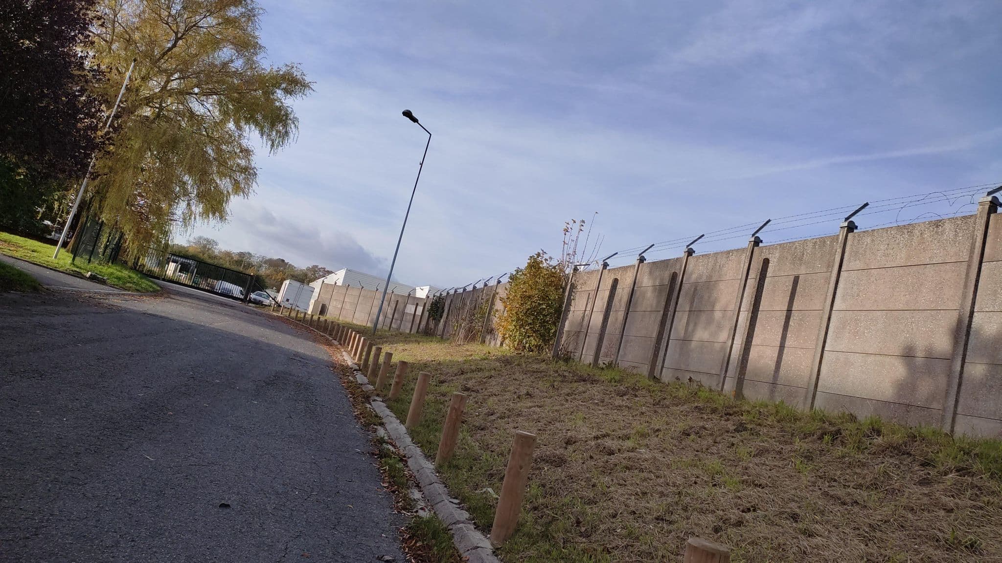 Street view near Balladins Confort Hotel Arras, Tilloy-lès-Mofflaines — © kritic (CC BY-SA · Mapillary)