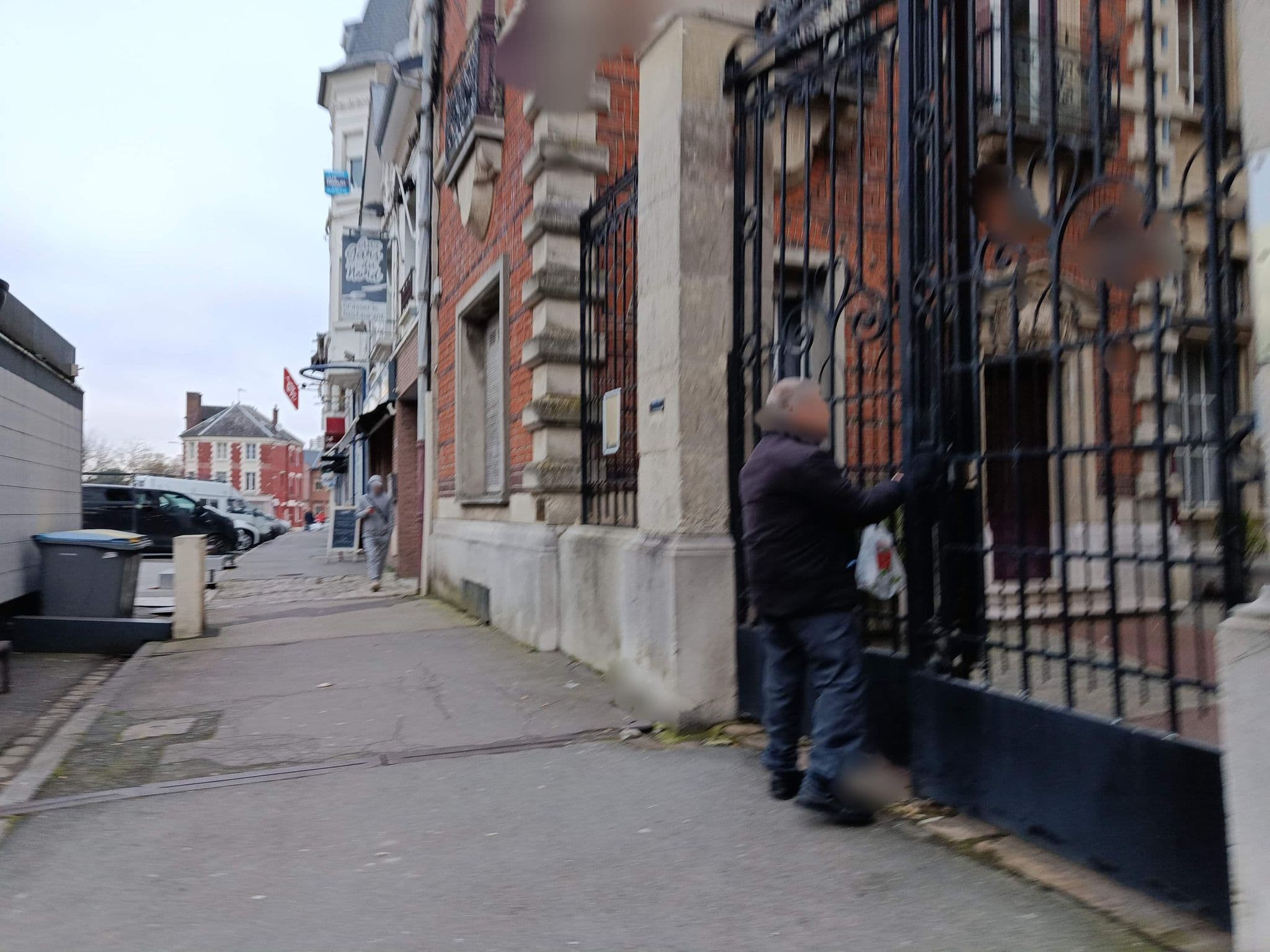 Street view near Orpea Résidence St Fursy Affiliée, Péronne — © kritic (CC BY-SA · Mapillary)