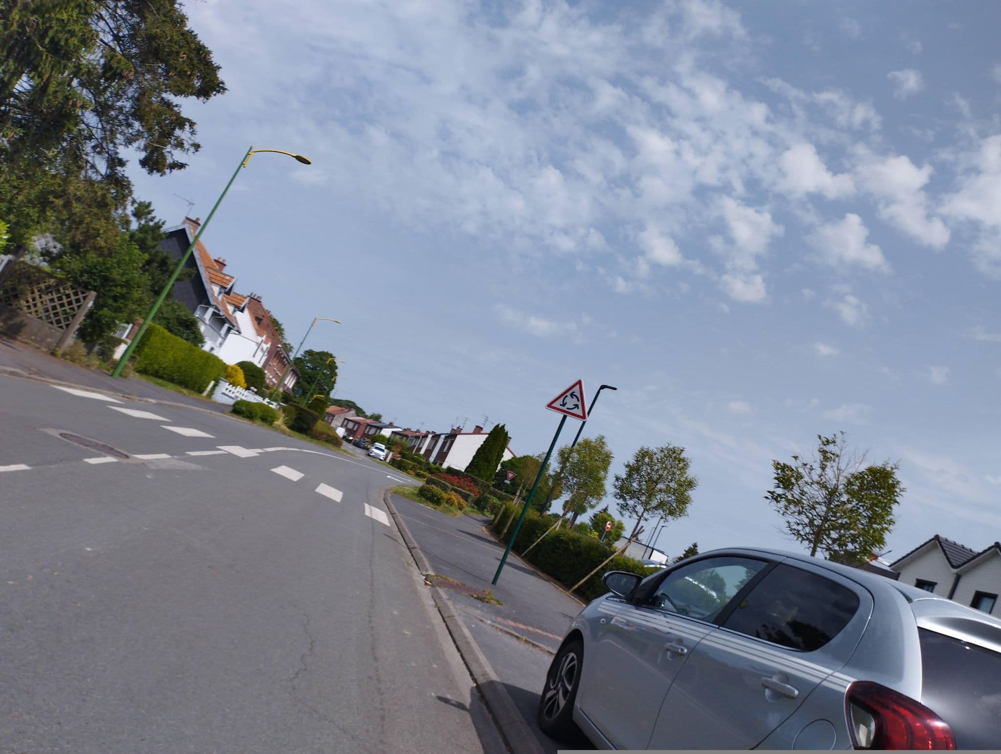 Street view near Hotel Du Golf D Arras Anzin-Saint-Aubin, Anzin-Saint-Aubin — © kritic (CC BY-SA · Mapillary)