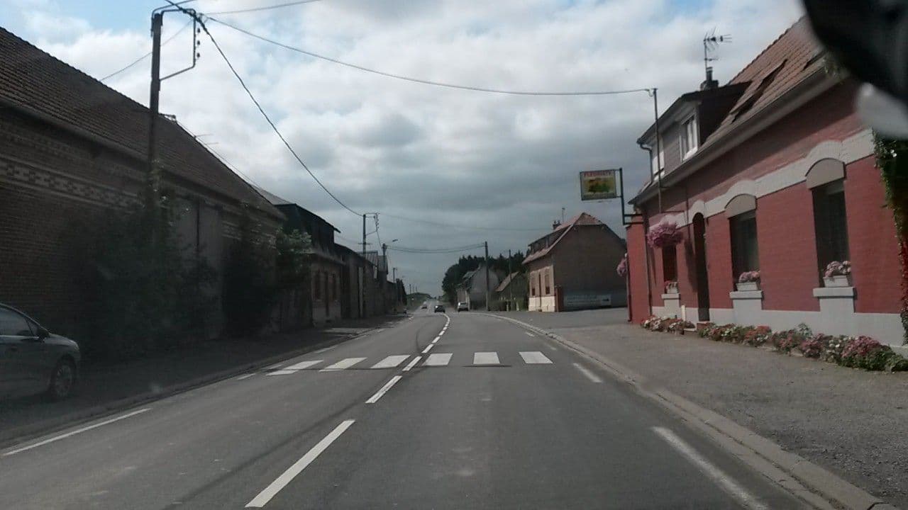 Street view near Chambres D'hôtes La Cense De 6 Sens, Vaulx-Vraucourt — © uwekoch (CC BY-SA · Mapillary)