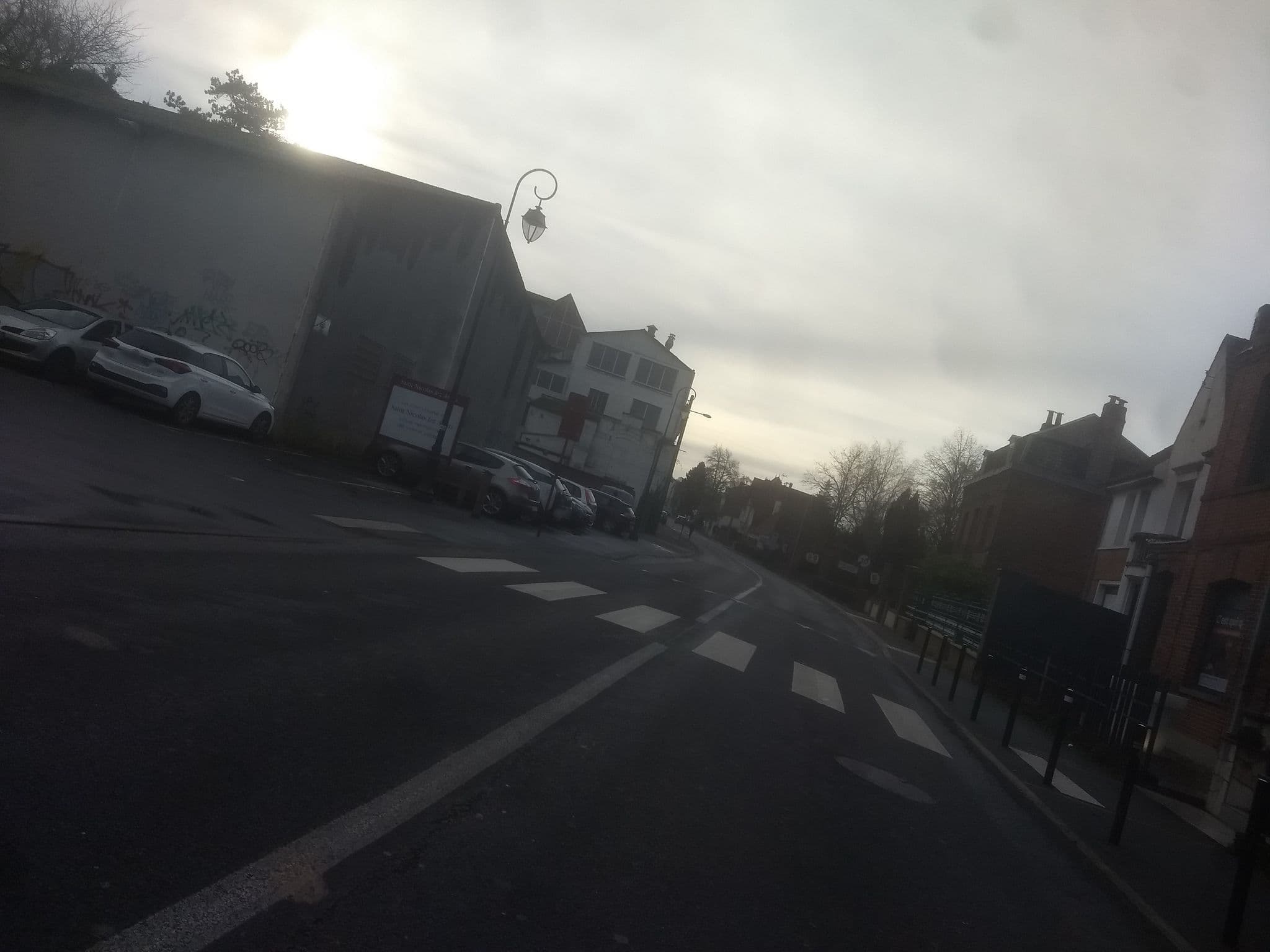 Street view near La cour des grands, Saint-Nicolas — © kritic (CC BY-SA · Mapillary)