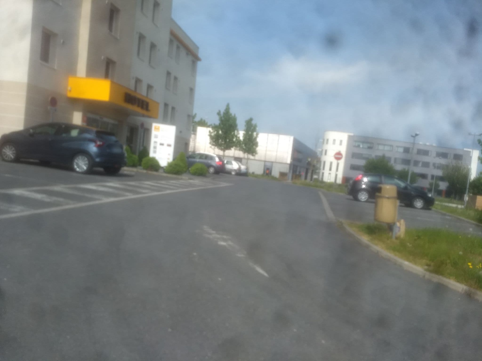 Street view near Kyriad Ditect Arras, Arras — © kritic (CC BY-SA · Mapillary)
