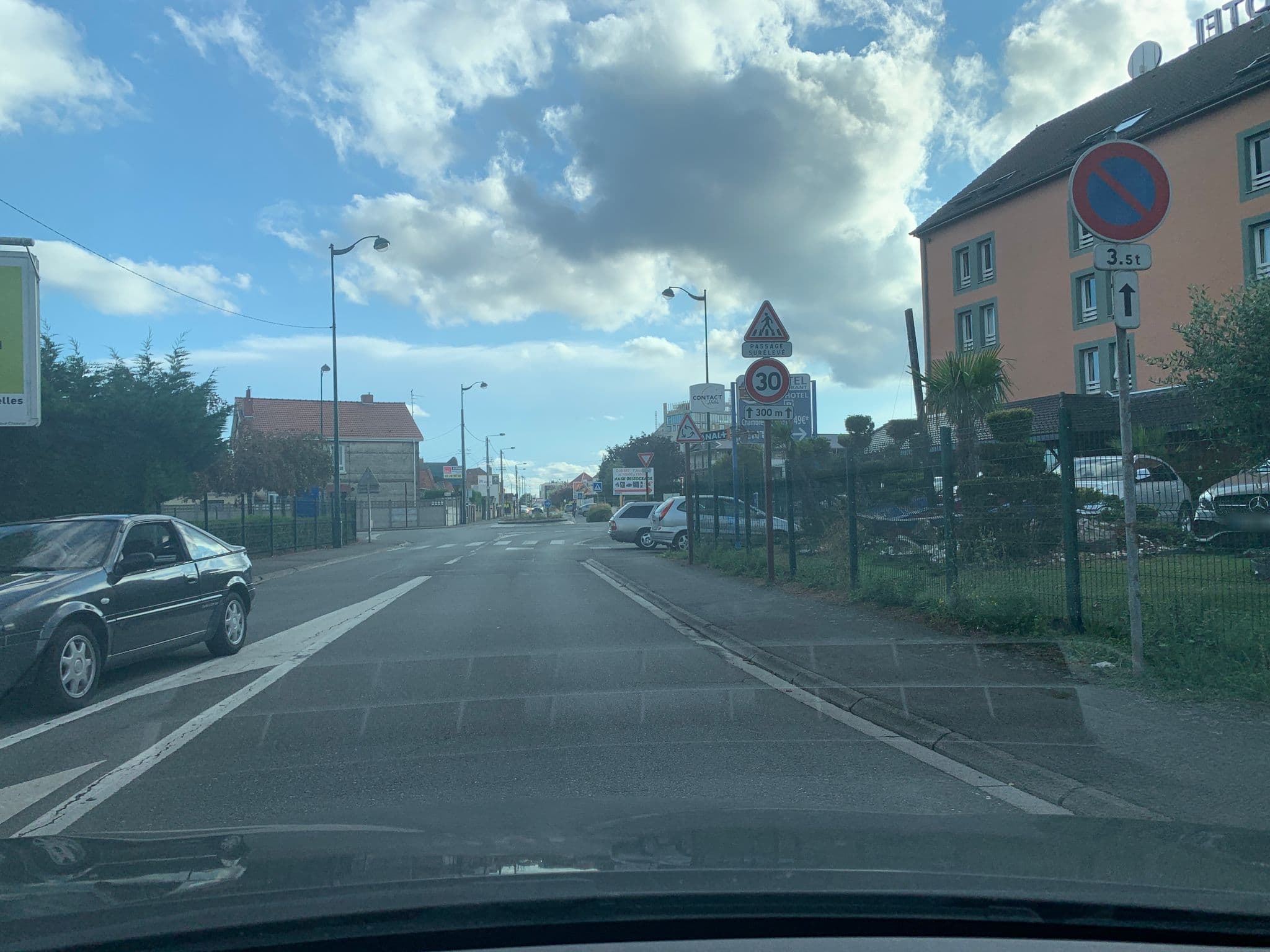 Street view near Noyelles Hôtel, Noyelles-Godault — © widowild (CC BY-SA · Mapillary)