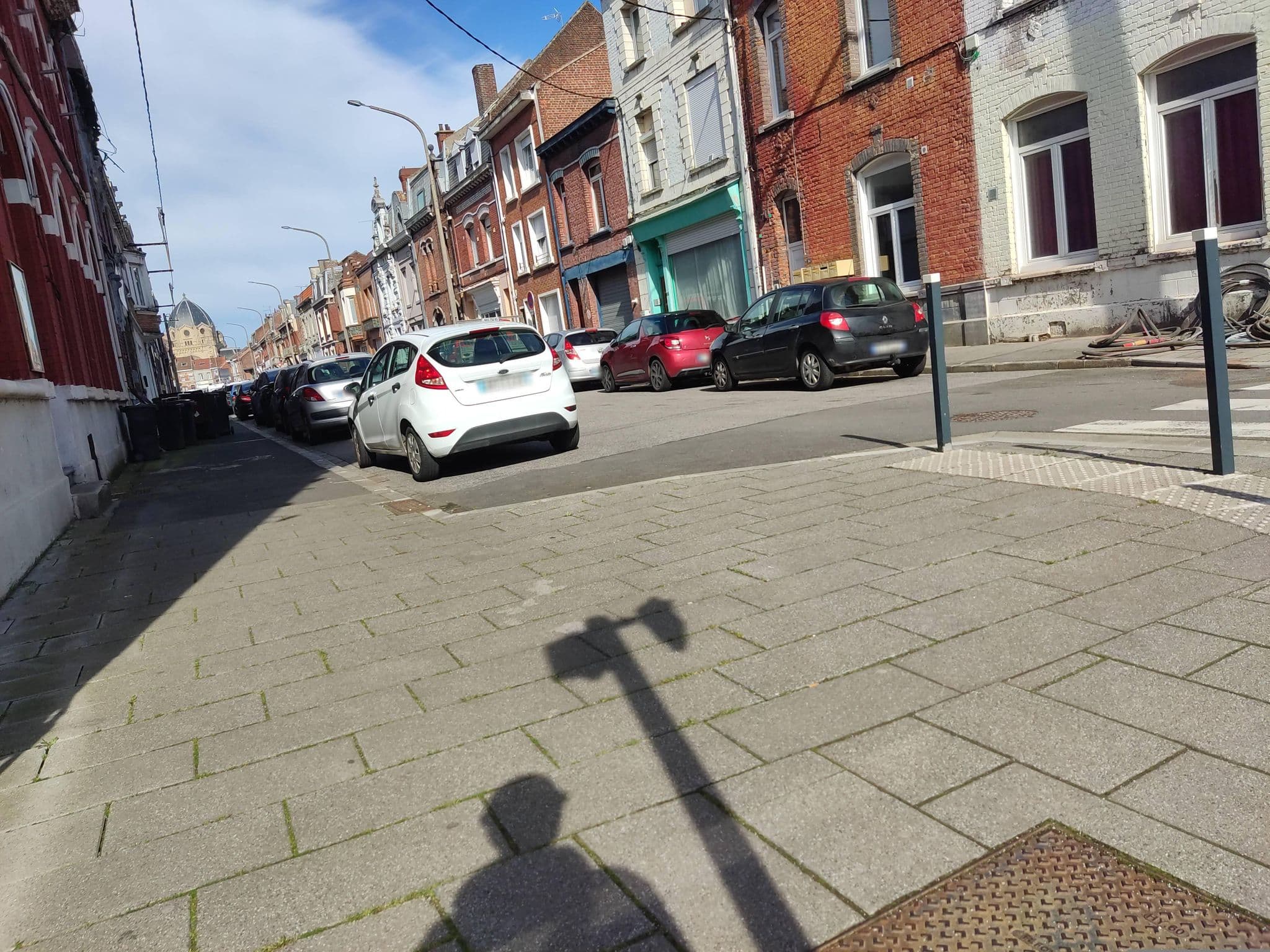 Street view near Le Rail Route, Hénin-Beaumont — © whatismoss (CC BY-SA · Mapillary)