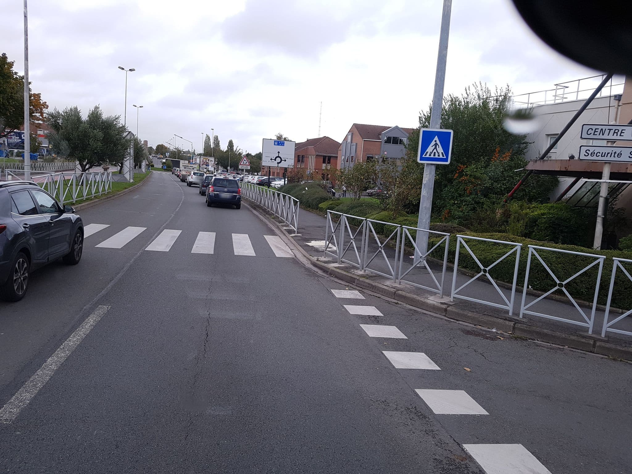 Street view near F1 Hotel, Liévin — © bernardvoyageur (CC BY-SA · Mapillary)