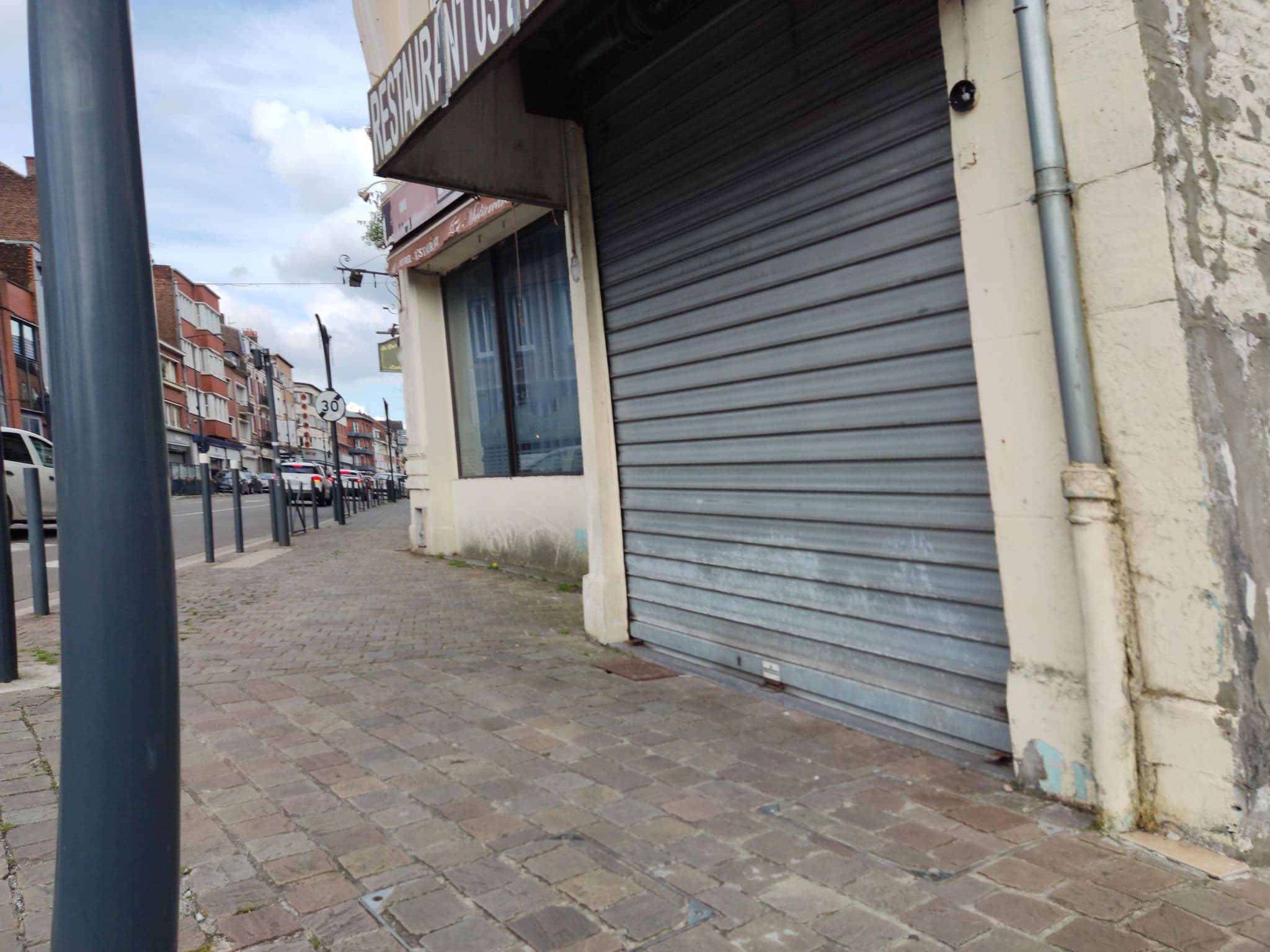 Street view near Le Mediterranneen, Lens — © whatismoss (CC BY-SA · Mapillary)