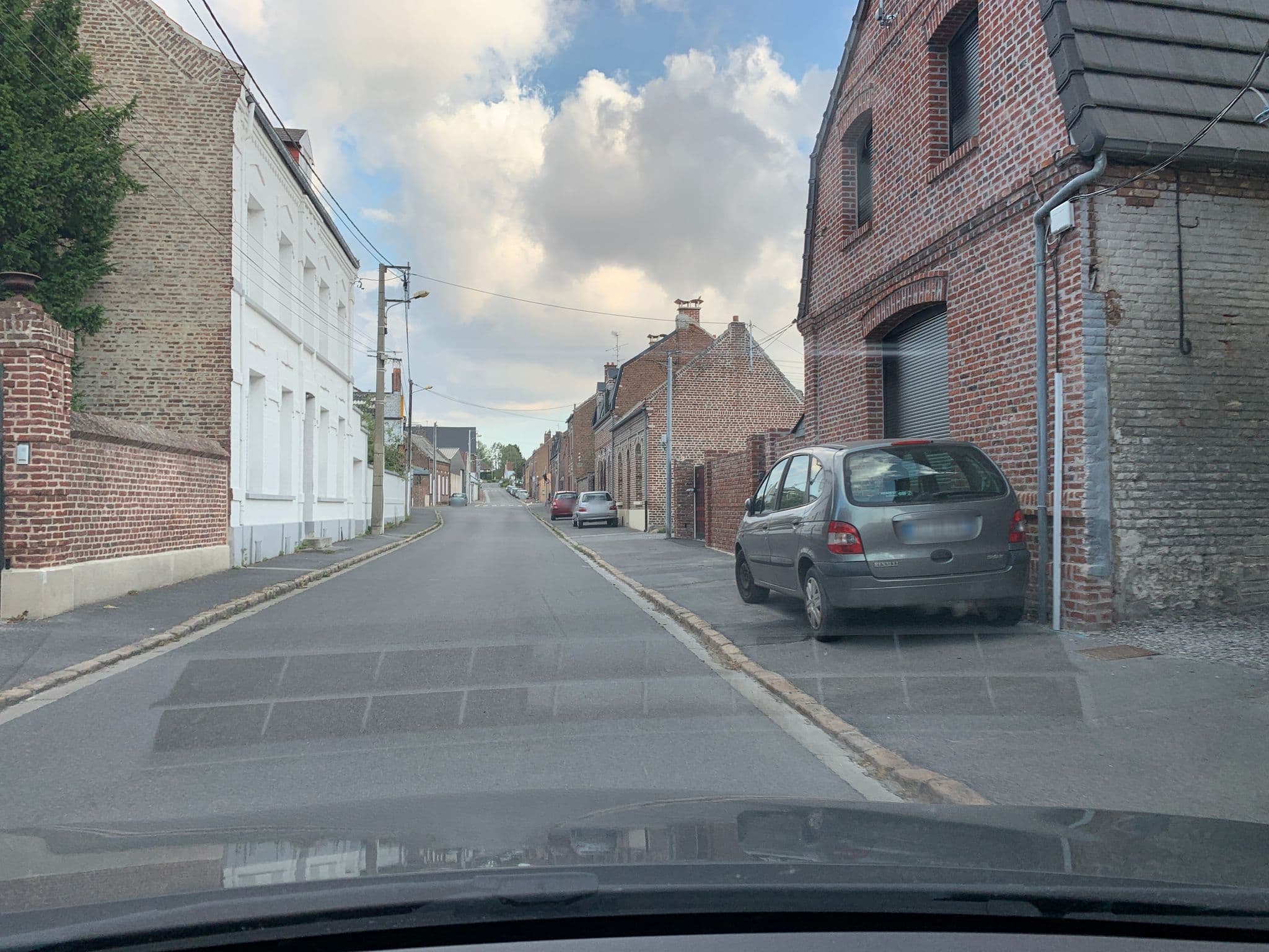 Street view near Zenia Hôtel & Spa, Proville — © widowild (CC BY-SA · Mapillary)