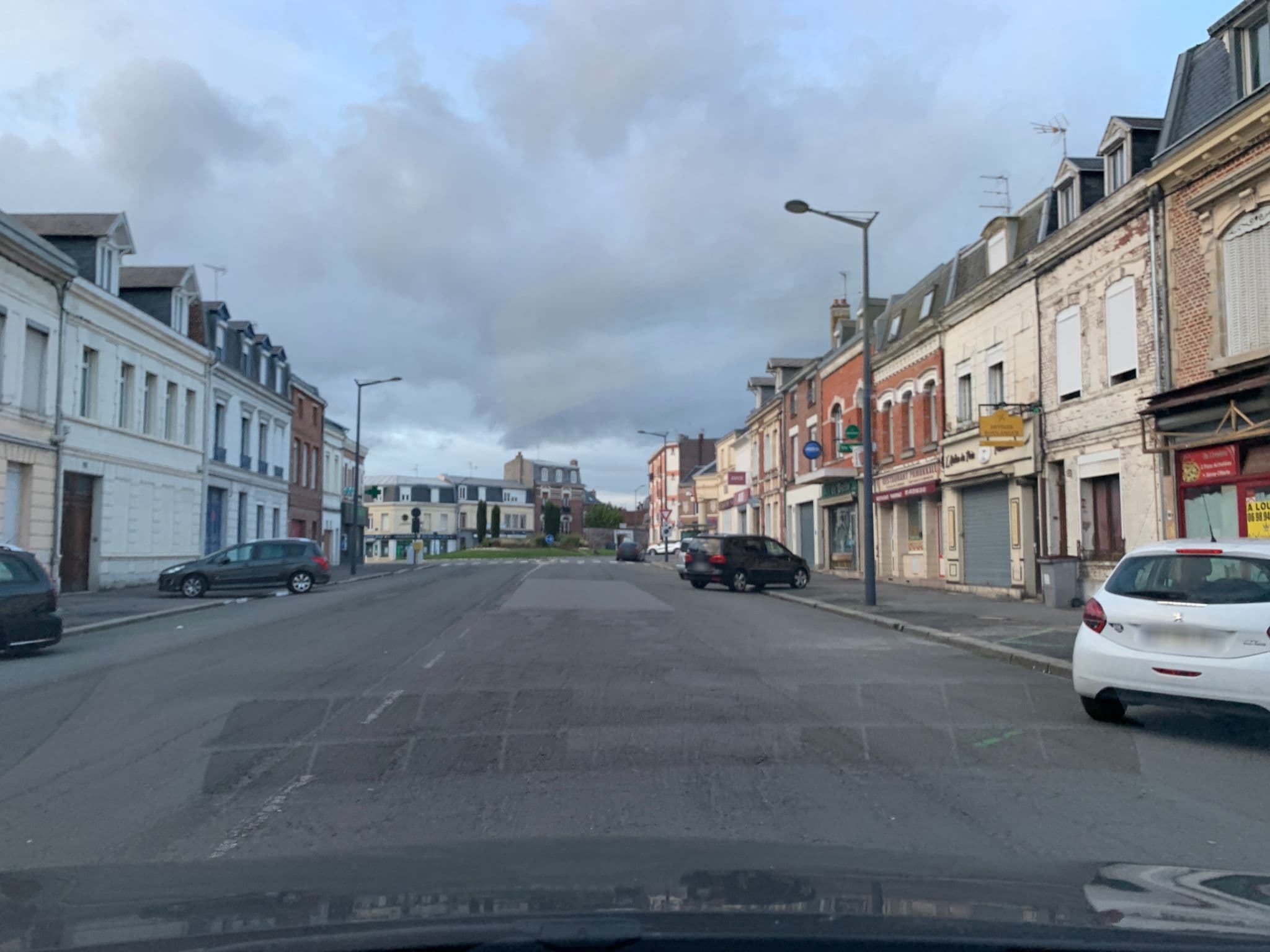 Street view near Les Miroirs d'Apoline, Saint-Quentin — © widowild (CC BY-SA · Mapillary)