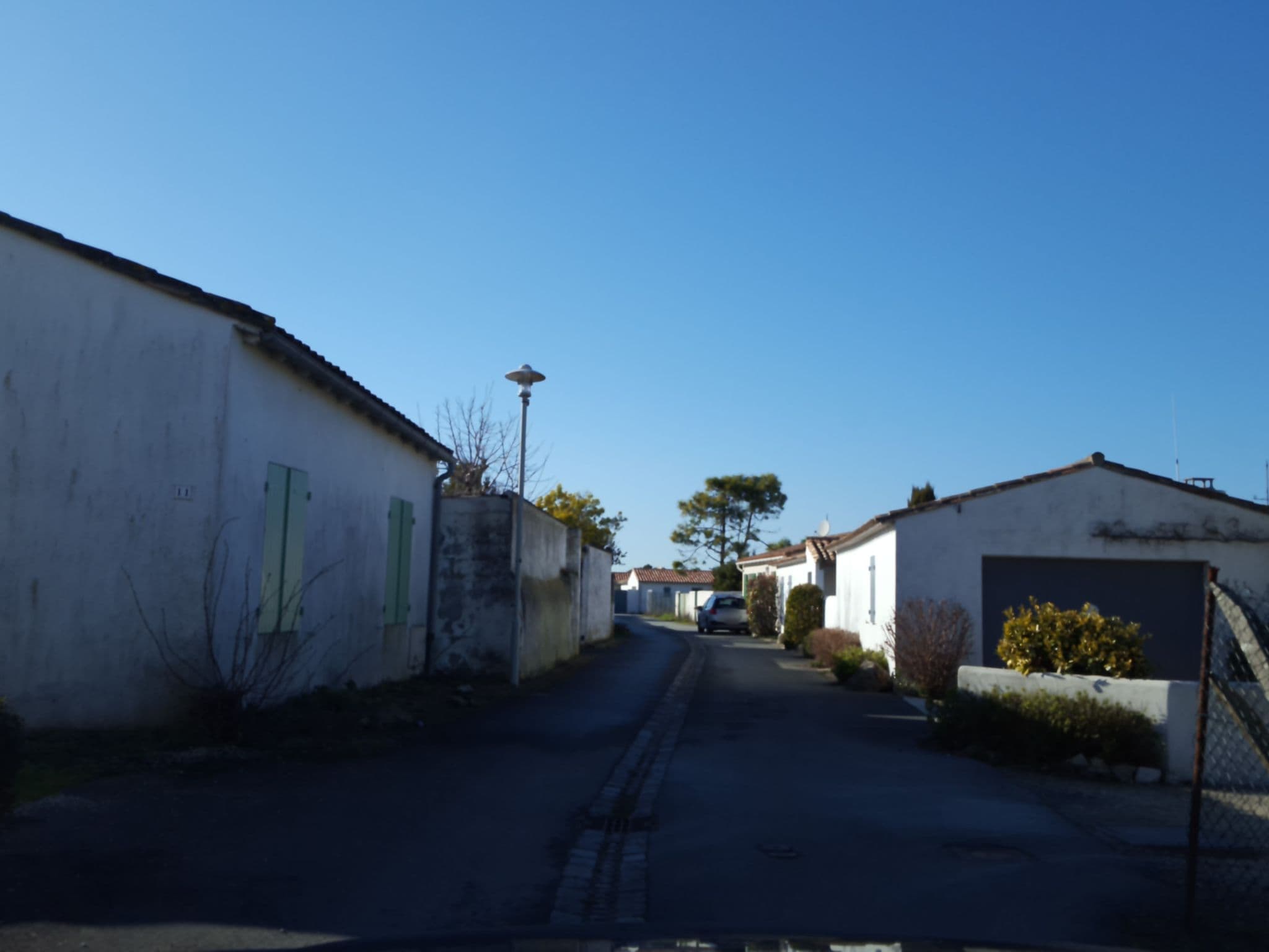 Street view near Villa Mirabelle, La Couarde-sur-Mer — © thibphil (CC BY-SA · Mapillary)