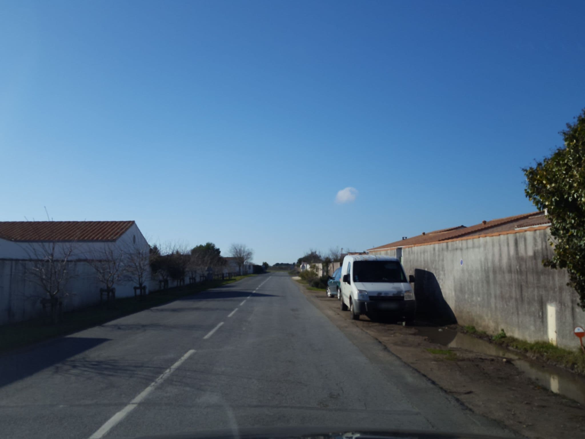 Street view near Clos de la Genève, La Couarde-sur-Mer — © thibphil (CC BY-SA · Mapillary)