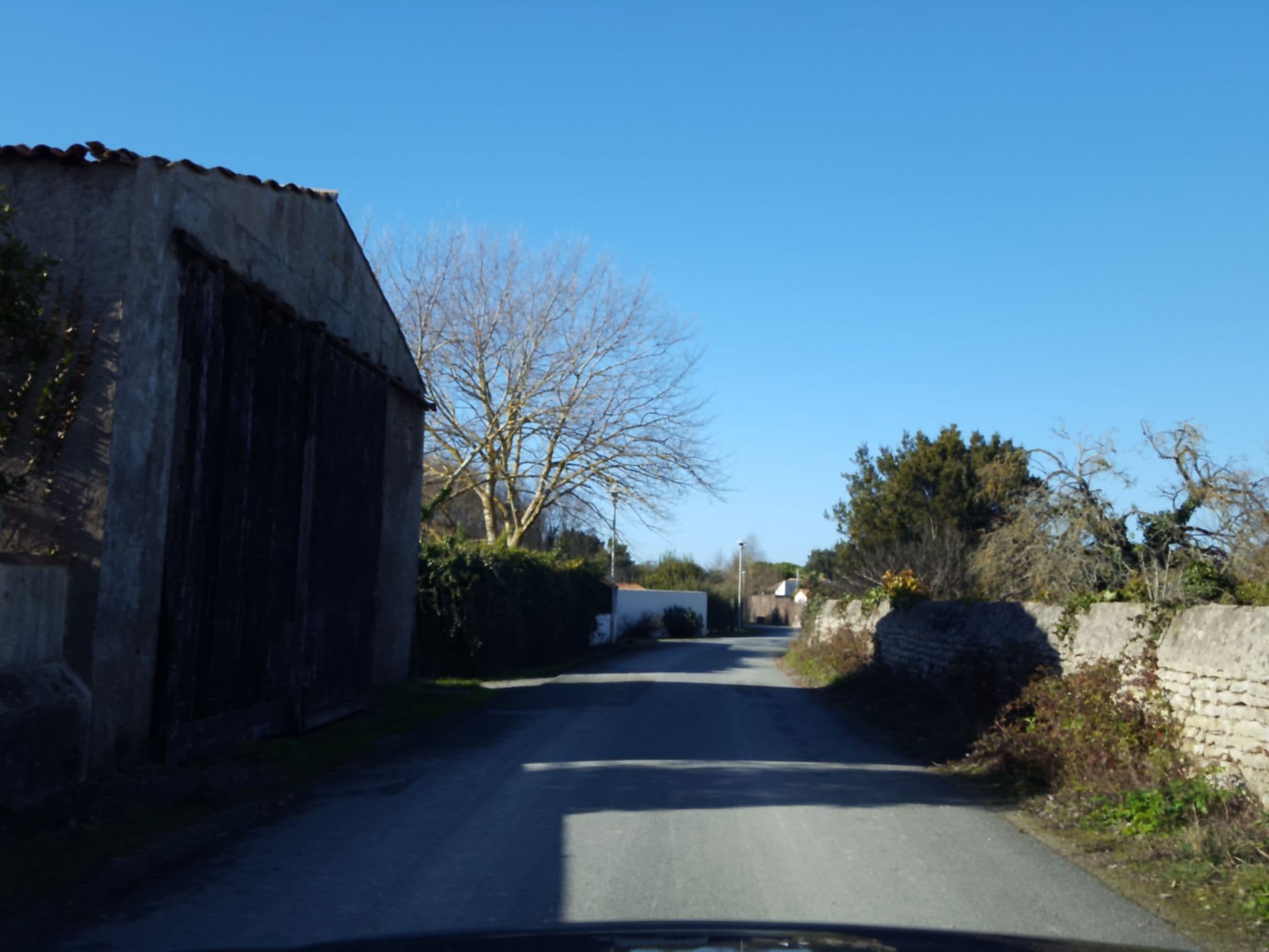 Street view near Le Hangar, La Couarde-sur-Mer — © thibphil (CC BY-SA · Mapillary)