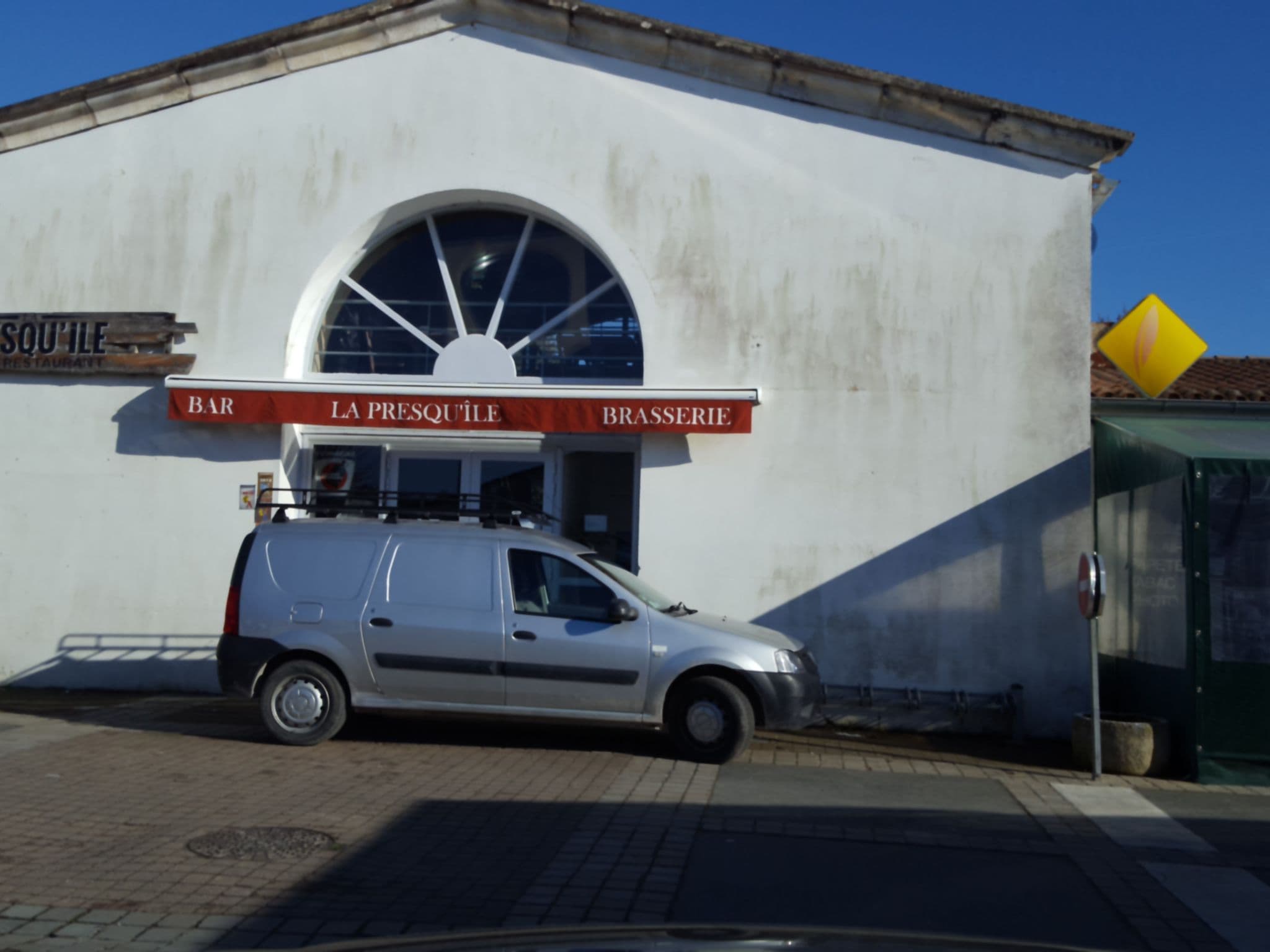Street view near Capucine, La Couarde-sur-Mer — © thibphil (CC BY-SA · Mapillary)