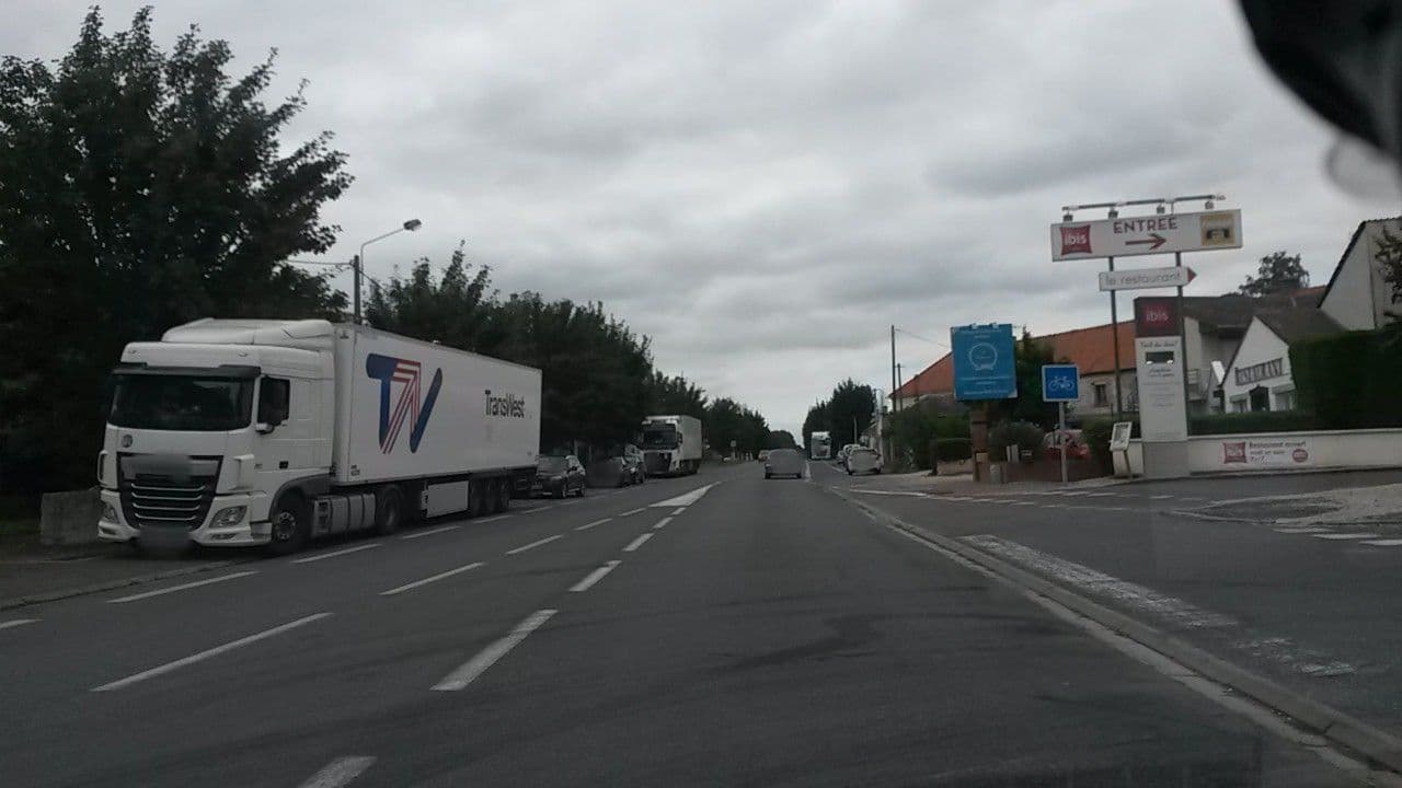 Street view near ibis Cambrai, Proville — © uwekoch (CC BY-SA · Mapillary)