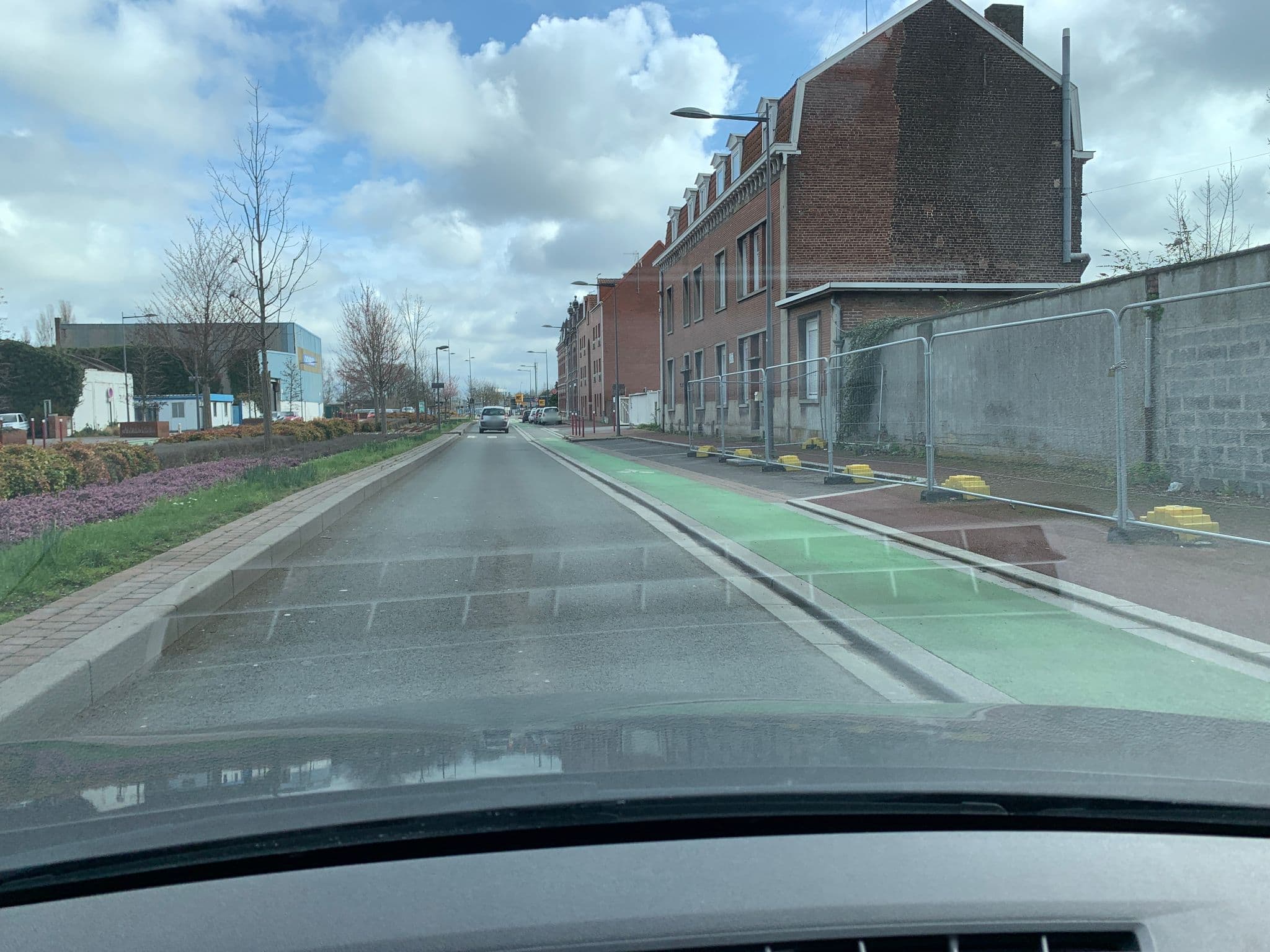 Street view near Coworking - Wojo Spot - ibis Styles Douai Gare Gayant Expo, Douai — © widowild (CC BY-SA · Mapillary)
