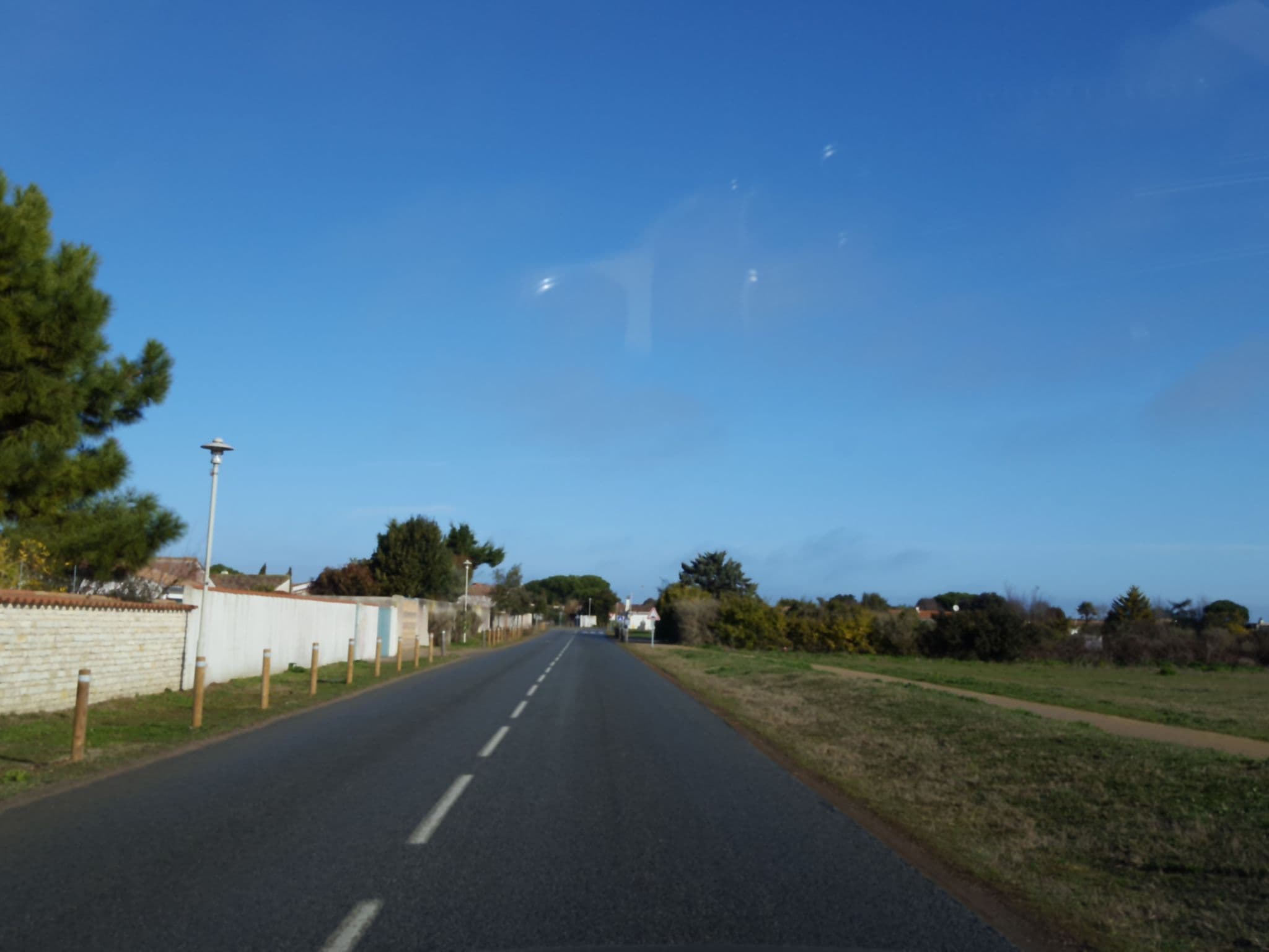 Street view near Charmapierre, La Couarde-sur-Mer — © thibphil (CC BY-SA · Mapillary)