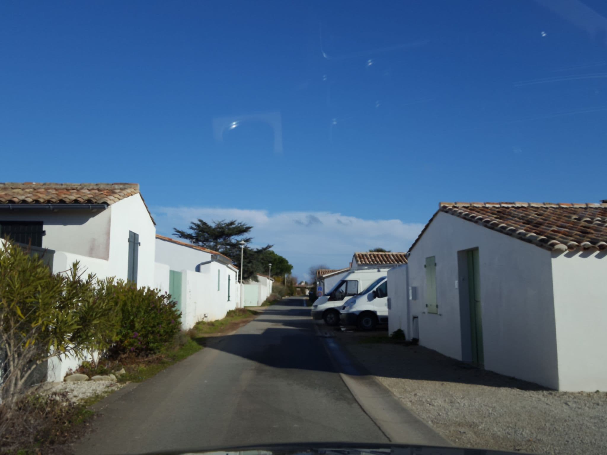 Street view near Villa Hécate, La Couarde-sur-Mer — © thibphil (CC BY-SA · Mapillary)