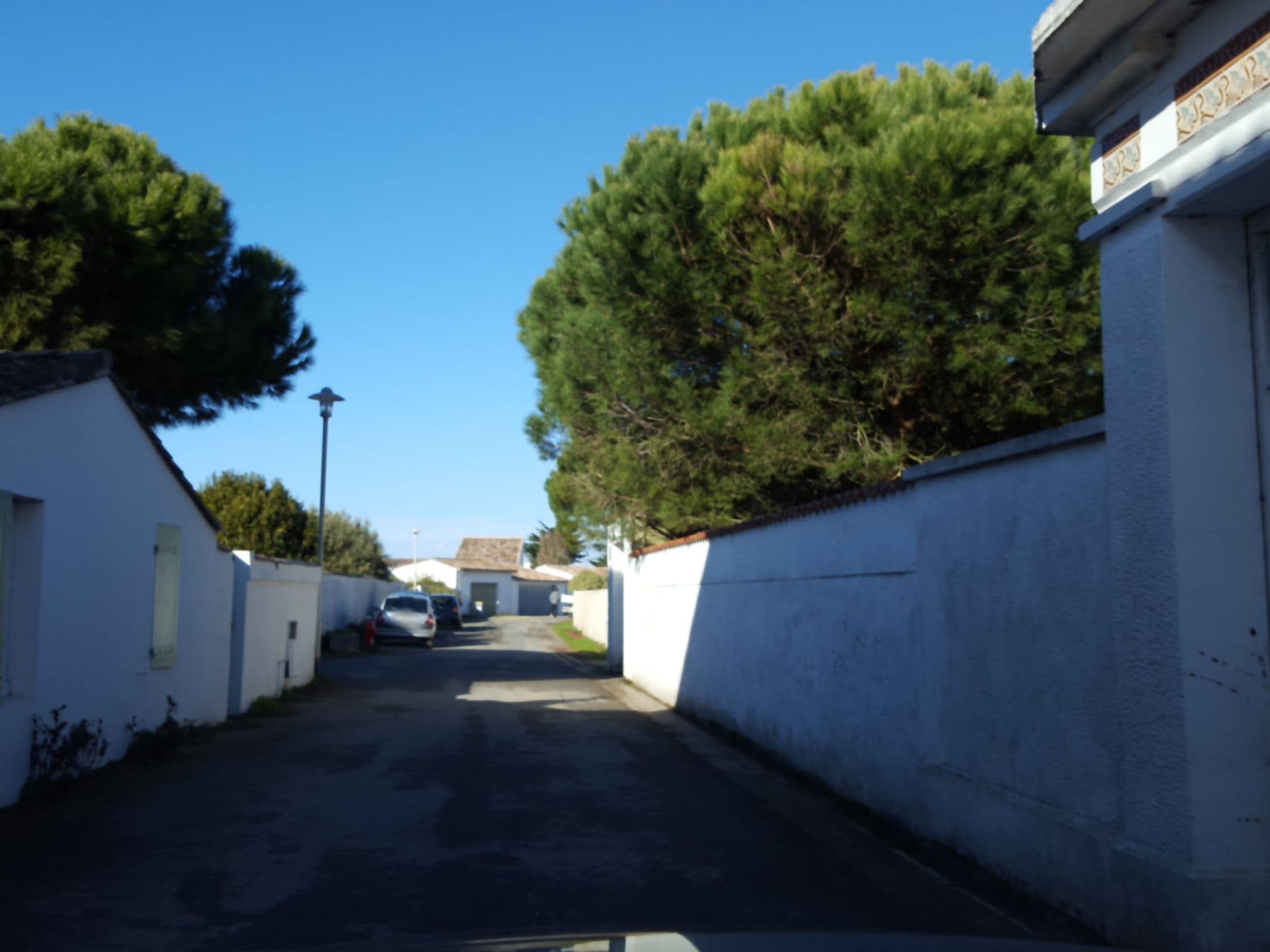 Street view near Villa Eole, La Couarde-sur-Mer — © thibphil (CC BY-SA · Mapillary)