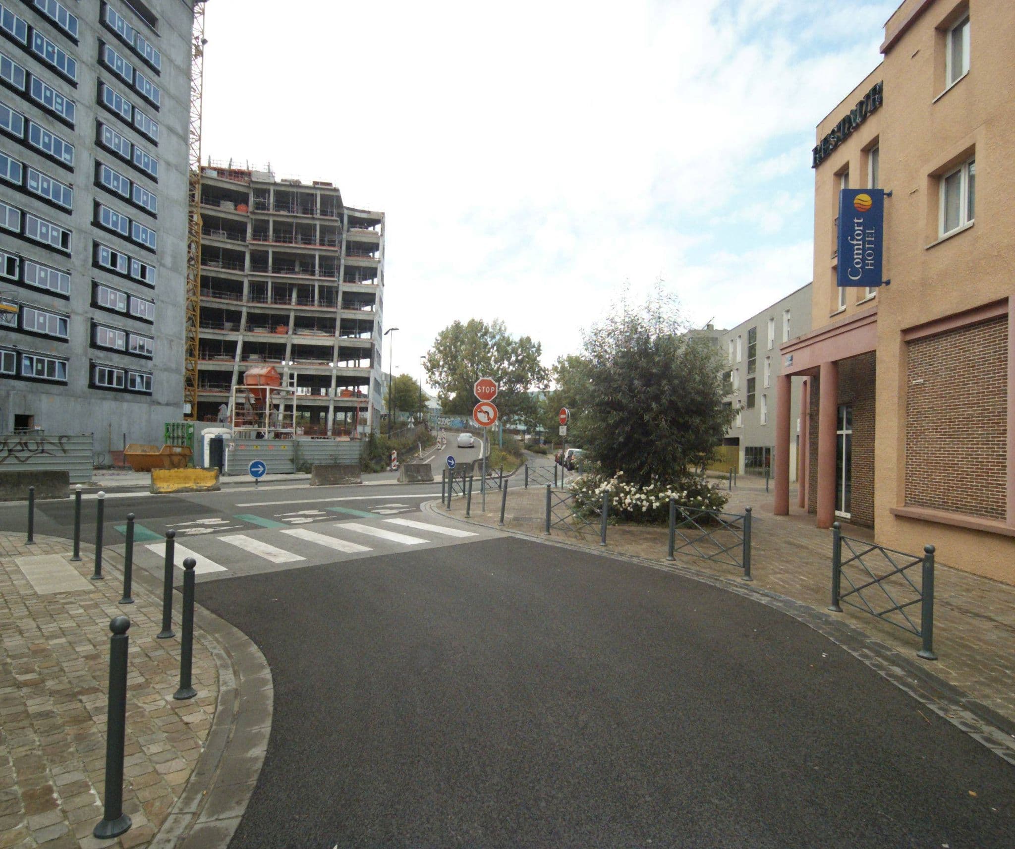 Street view near Interhotel, La Madeleine — © melimmergis (CC BY-SA · Mapillary)