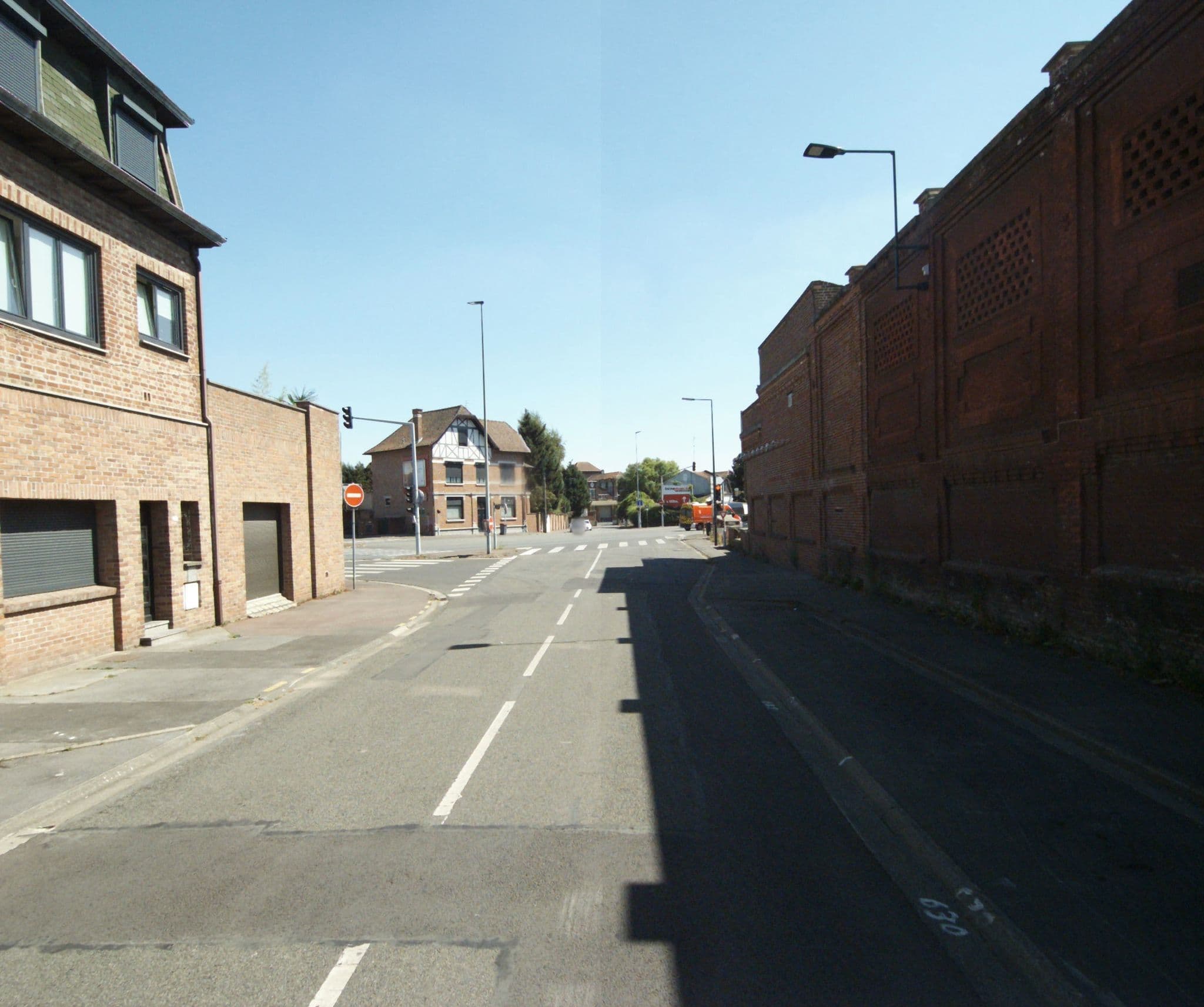 Street view near Lemon Hotel, Tourcoing — © melimmergis (CC BY-SA · Mapillary)