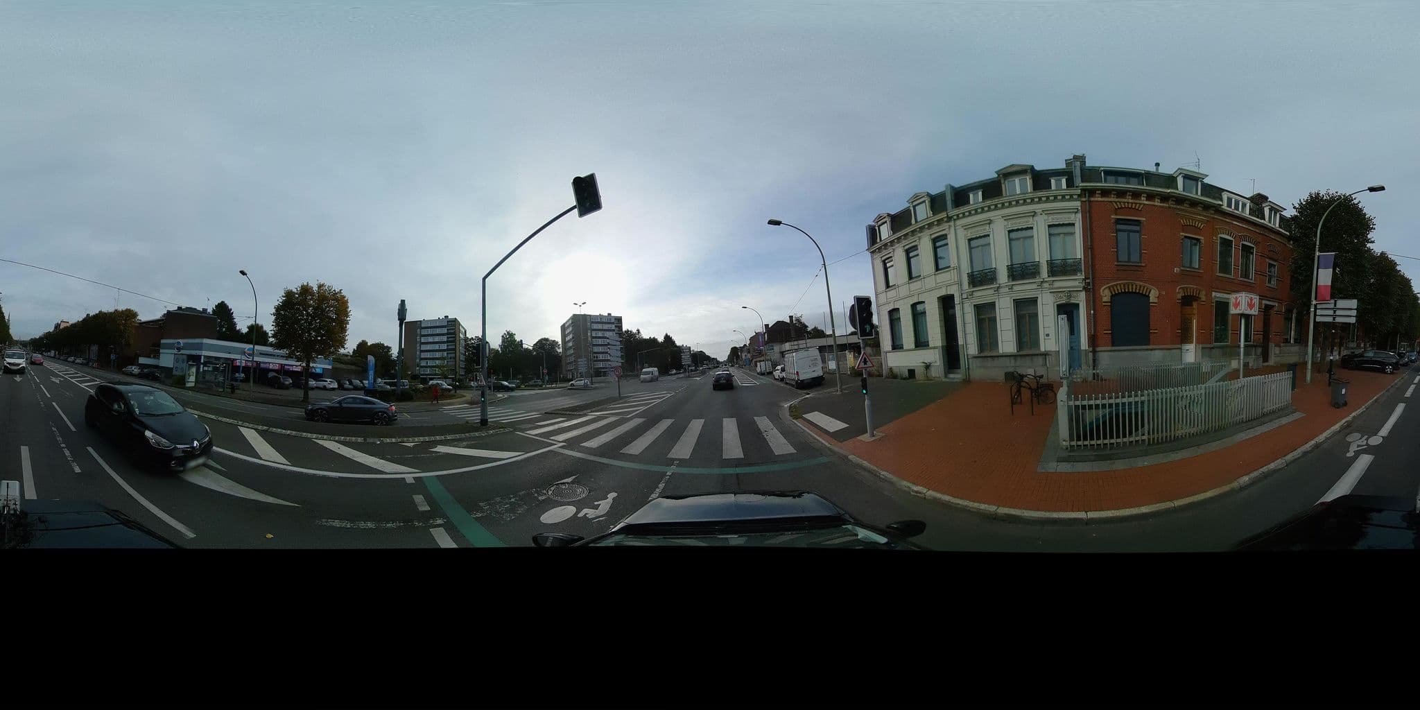 Street view near La Halte Bourgeoise, Tourcoing — © meldig (CC BY-SA · Mapillary)