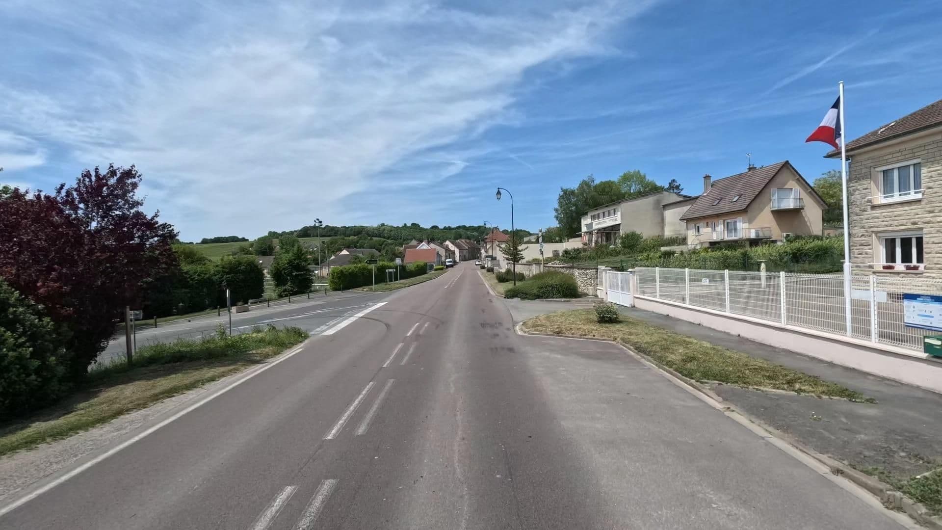 Street view near Chateau d'Etoges, Vertus — © bct (CC BY-SA · Mapillary)