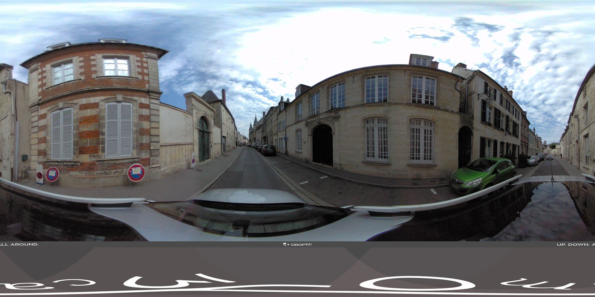 Street view near Comme à la Maison, Laon — © kobold (CC BY-SA · Mapillary)