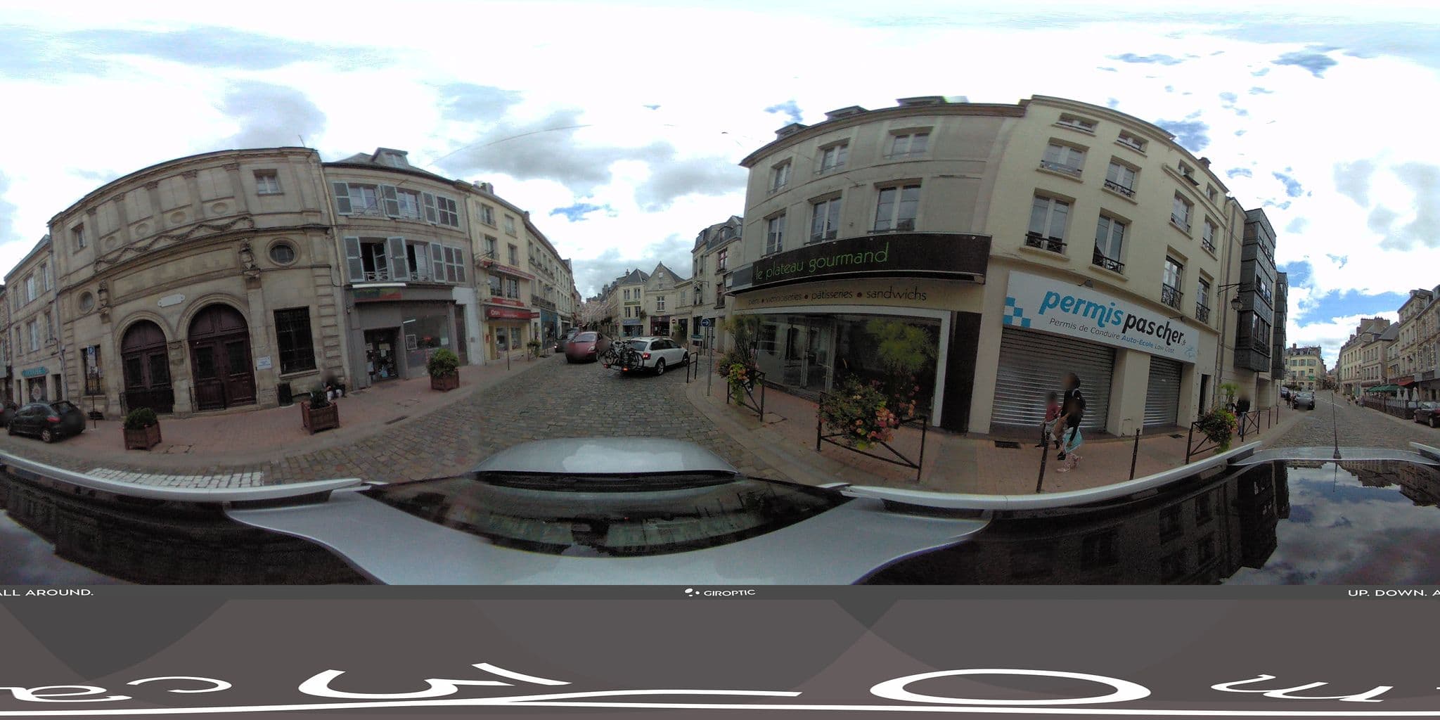 Street view near Kyriad résidence Casablanca centre-ville, Laon — © kobold (CC BY-SA · Mapillary)