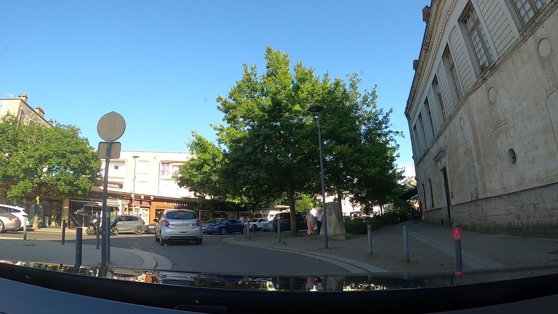 Street view near Selectour - Mariot Voyages, Valenciennes — © uwekoch (CC BY-SA · Mapillary)