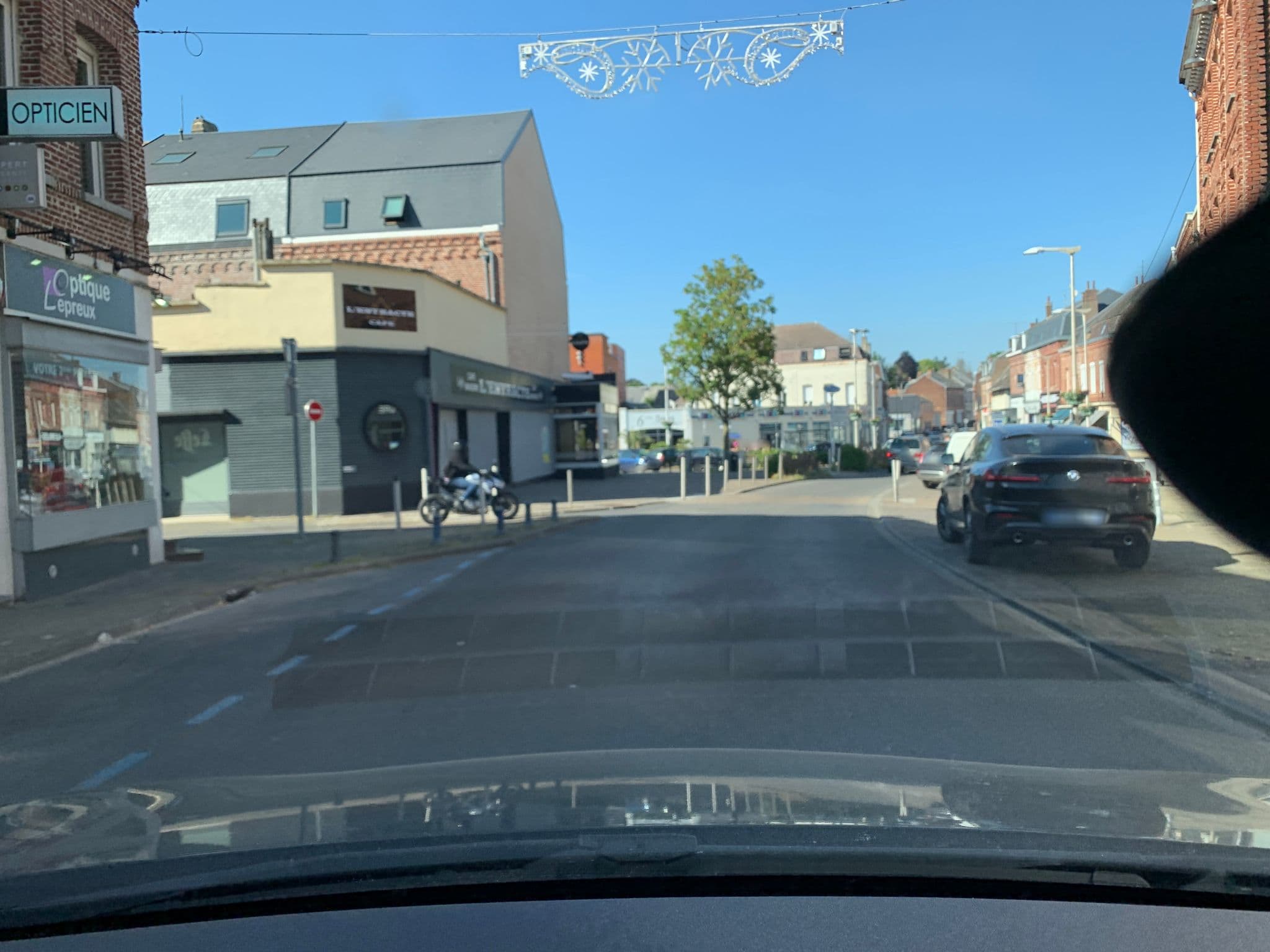 Street view near Restaurant le Chaudron, Caudry — © widowild (CC BY-SA · Mapillary)