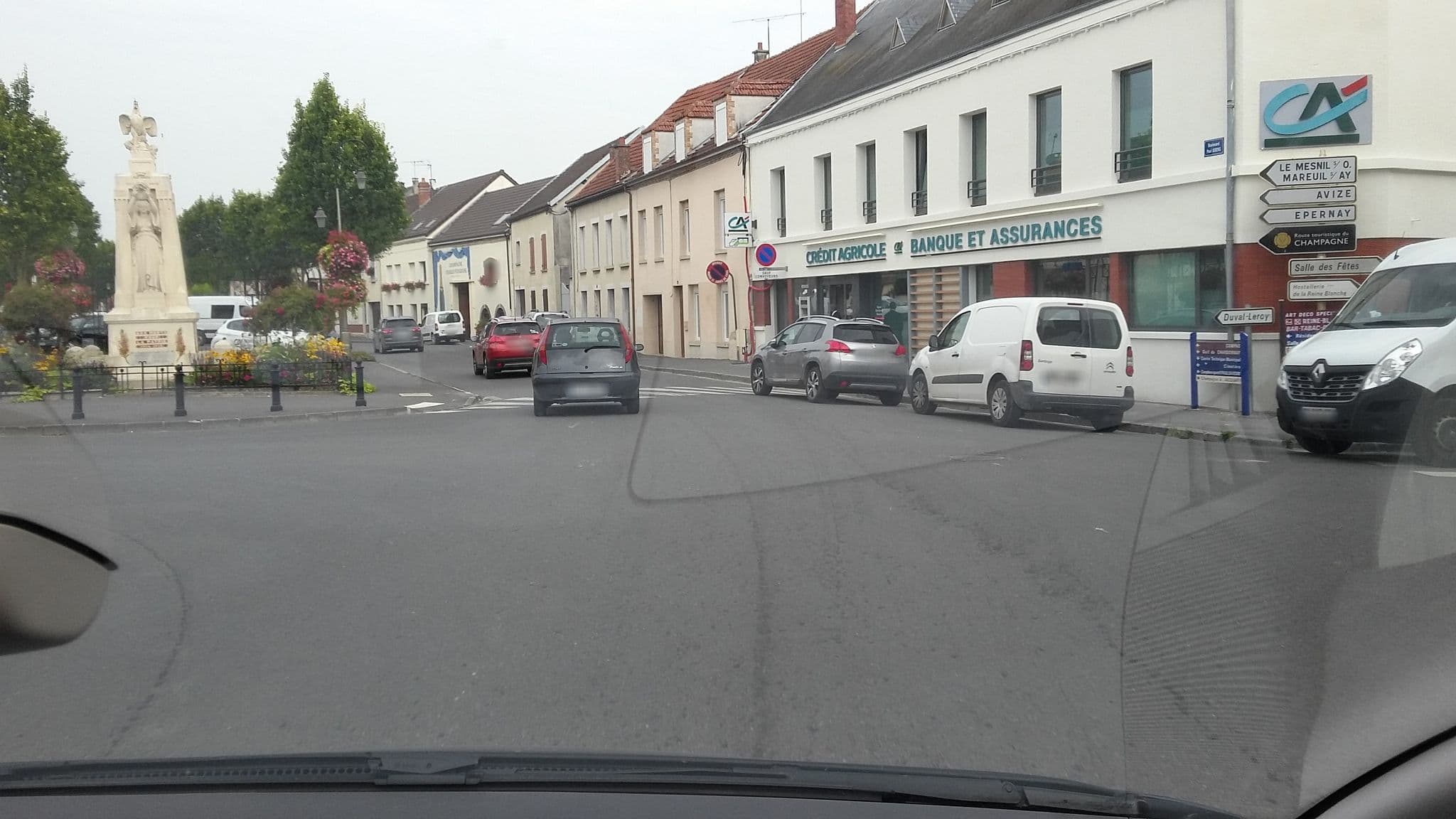 Street view near Logis Hostellerie de la Reine Blanche, Vertus — © foxandpotatoes (CC BY-SA · Mapillary)