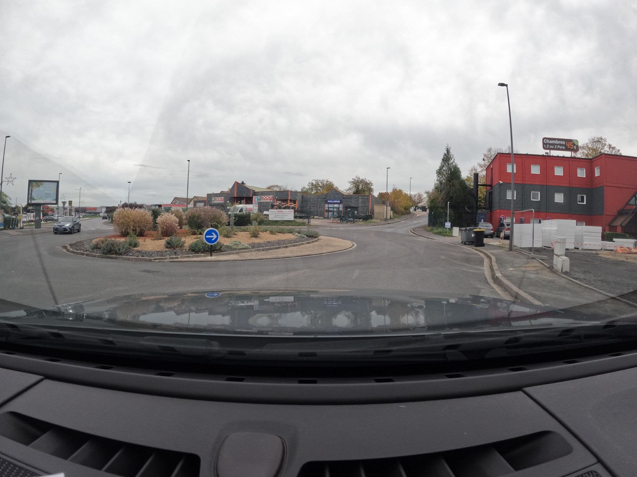 Street view near Hotel F1, Châlons-en-Champagne — © vinisa (CC BY-SA · Mapillary)