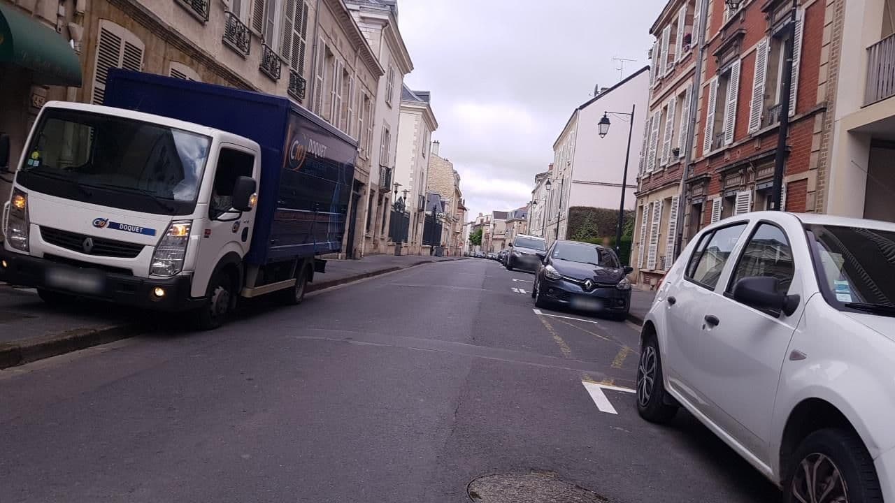 Street view near L.M.V.M.2, Châlons-en-Champagne — © changchun1 (CC BY-SA · Mapillary)
