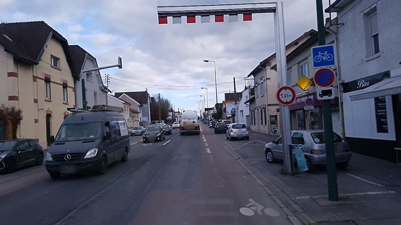 Street view near Le Mistral, Saint-Brice-Courcelles — © bernardvoyageur (CC BY-SA · Mapillary)