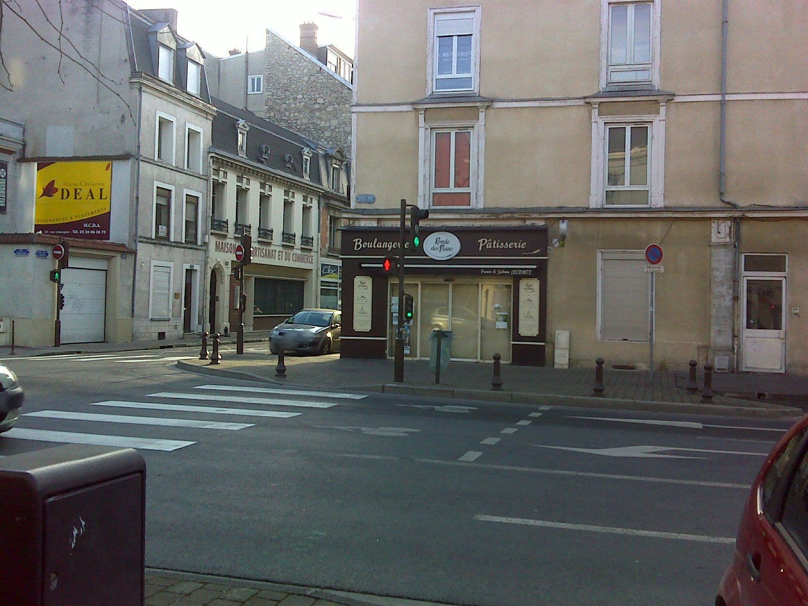 Street view near MM Suites Cathédrale, Reims — © bernardvoyageur (CC BY-SA · Mapillary)