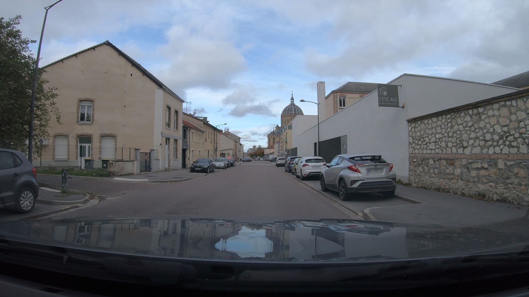 Street view near L'Escale Reims, Cormontreuil — © vinisa (CC BY-SA · Mapillary)