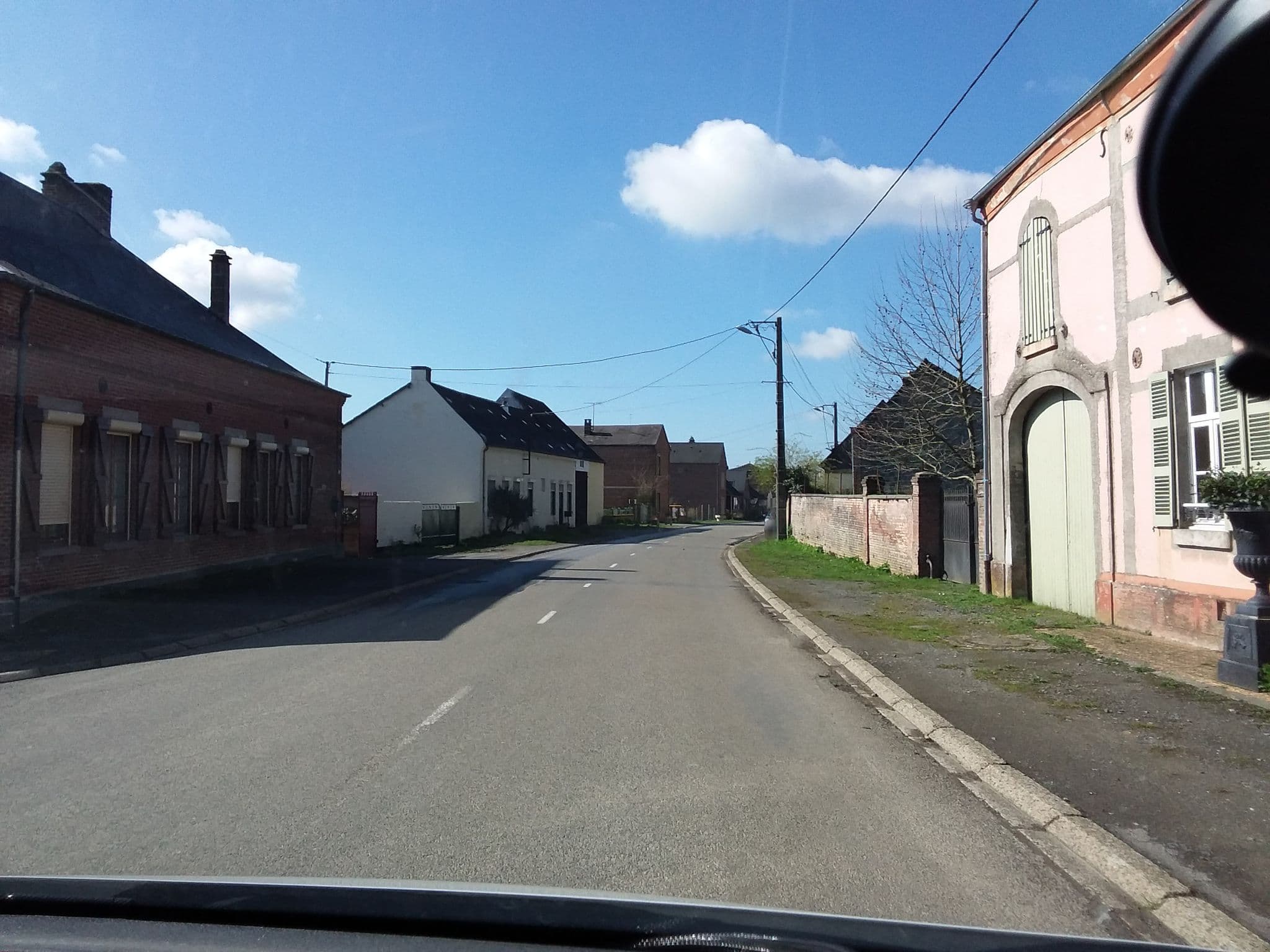 Street view near Plomion chez van Oevelen, Vervins — © sigaisne (CC BY-SA · Mapillary)