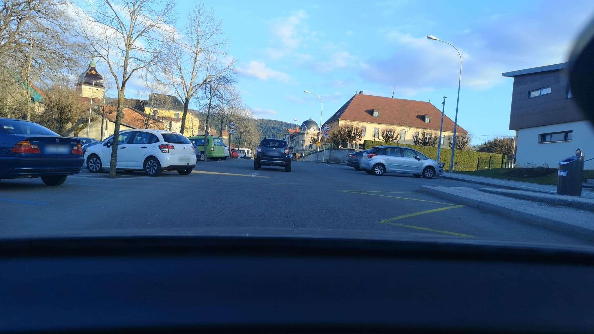 Street view near Auberge de Jeunesse, Pontarlier — © globeur (CC BY-SA · Mapillary)