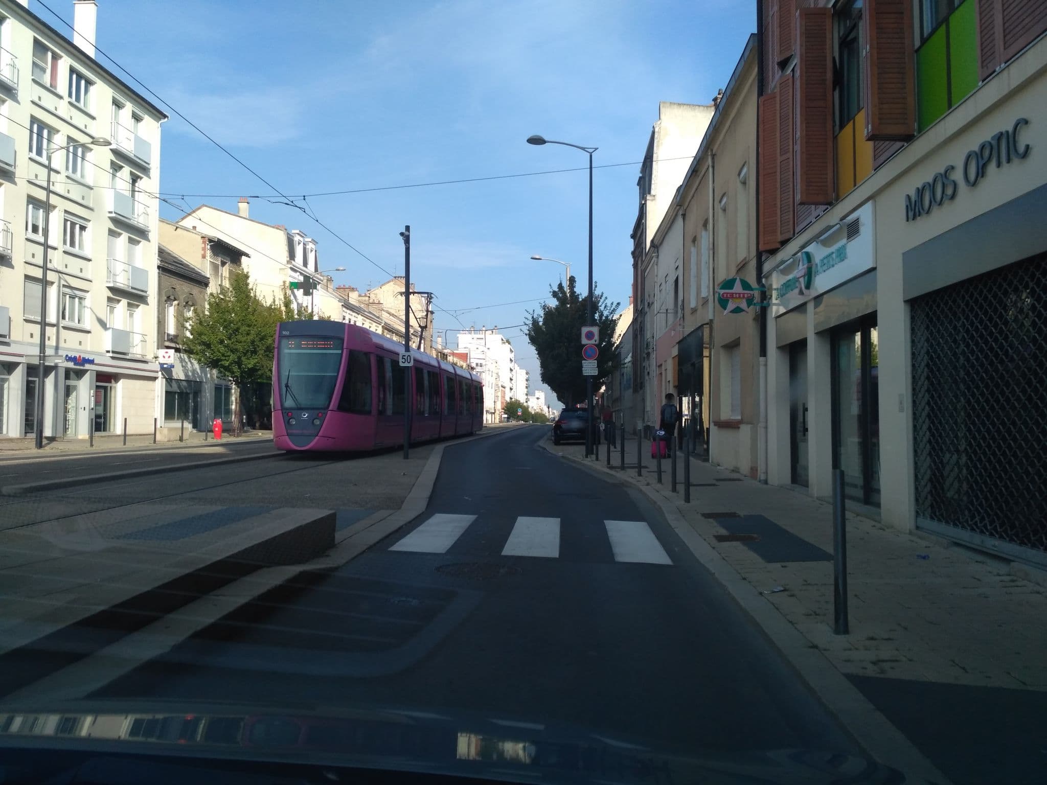 Street view near Résidence Suiteasy Sigma, Reims — © peewee32 (CC BY-SA · Mapillary)