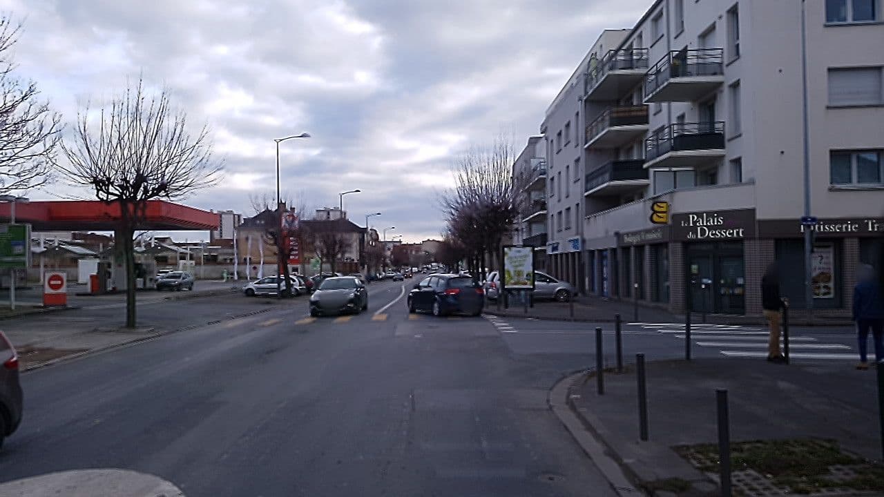 Street view near Au Pigeon Fidèle, Reims — © bernardvoyageur (CC BY-SA · Mapillary)
